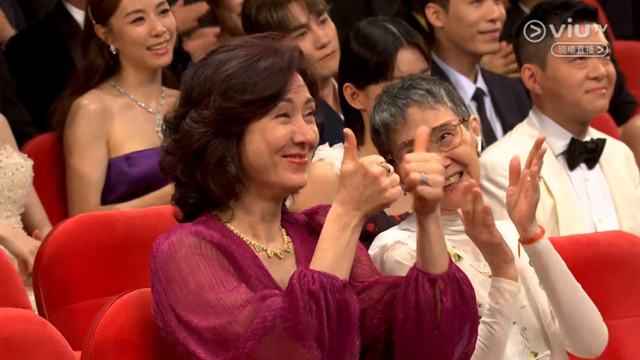 洪金寶答謝現任老婆高麗虹。