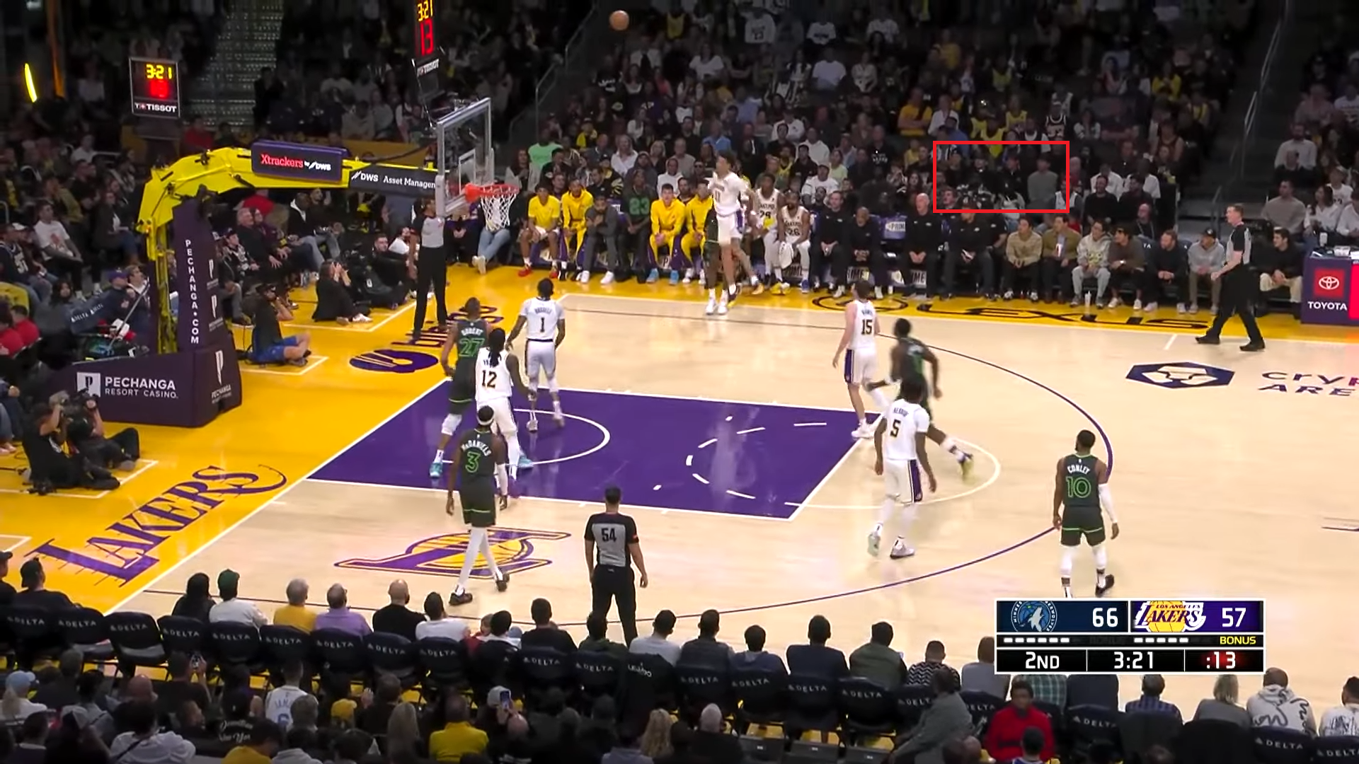 網上有更高清的影片,四人的樣子雖然模糊,但憑徐浩及Stanley打扮成功找到他們。