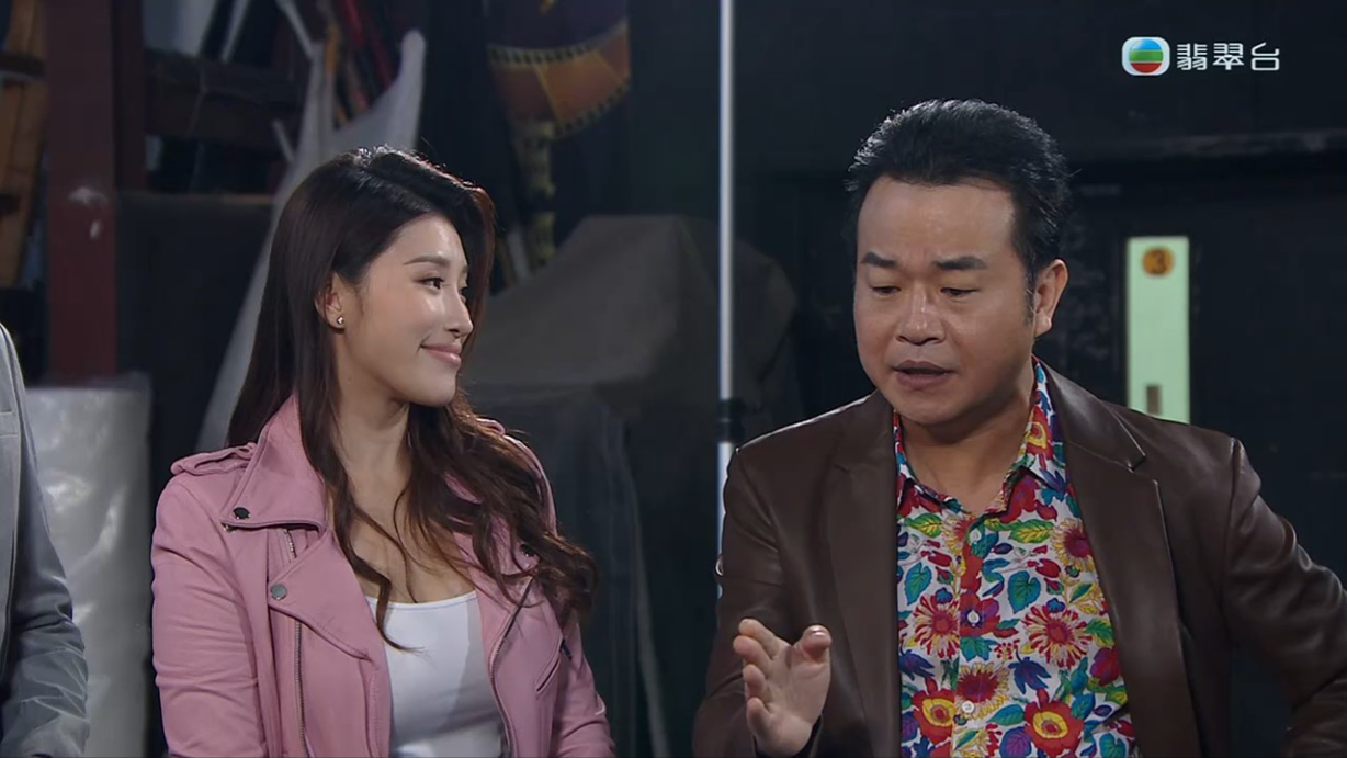 郭珮文出場,片場所有人士都非常醒神。