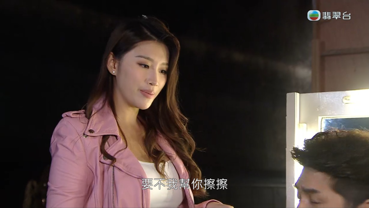 郭珮文出場,片場所有人士都非常醒神。