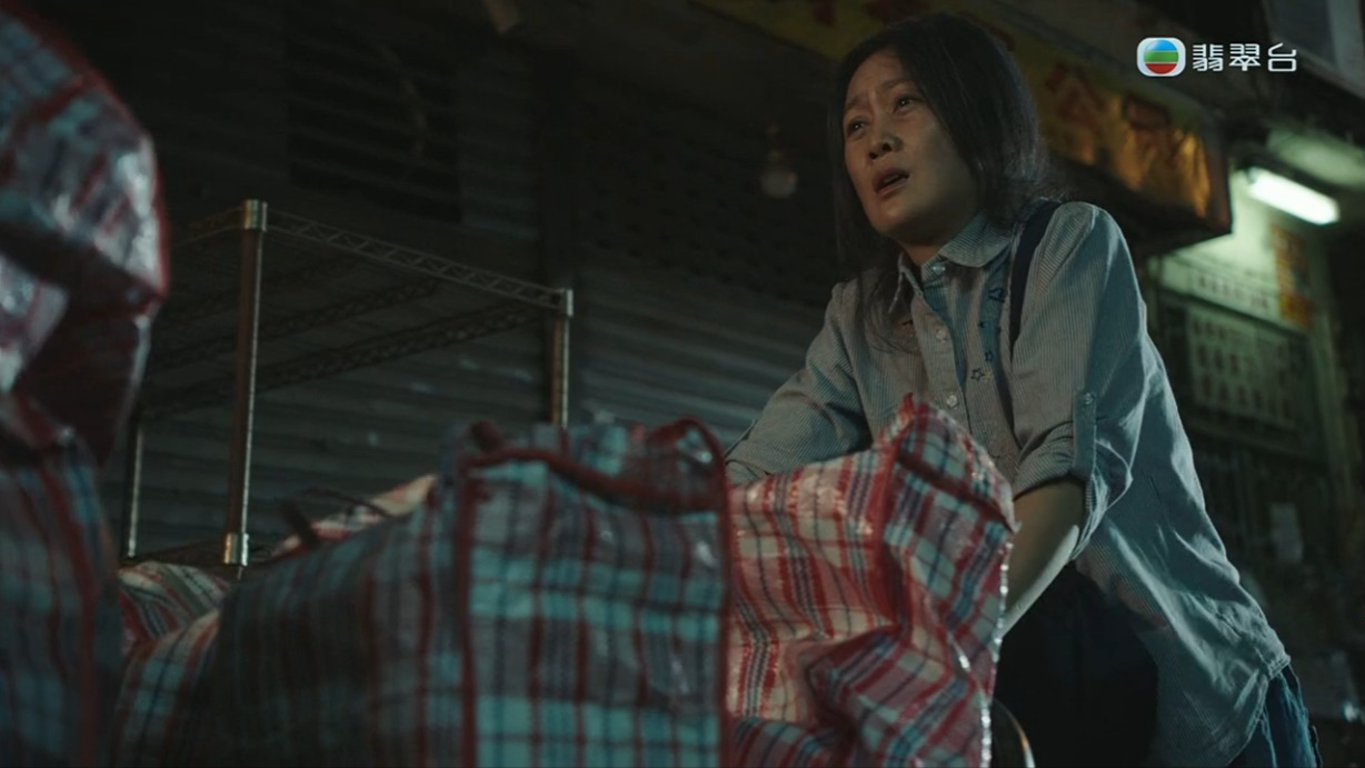 梁小冰在《逆天奇案2》的打扮令網民大為震驚。