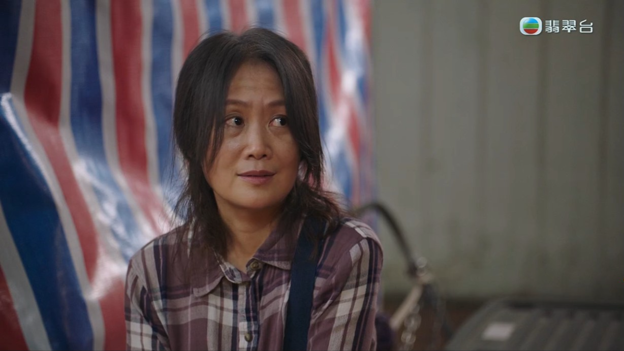 梁小冰在劇中的打扮震驚網民。