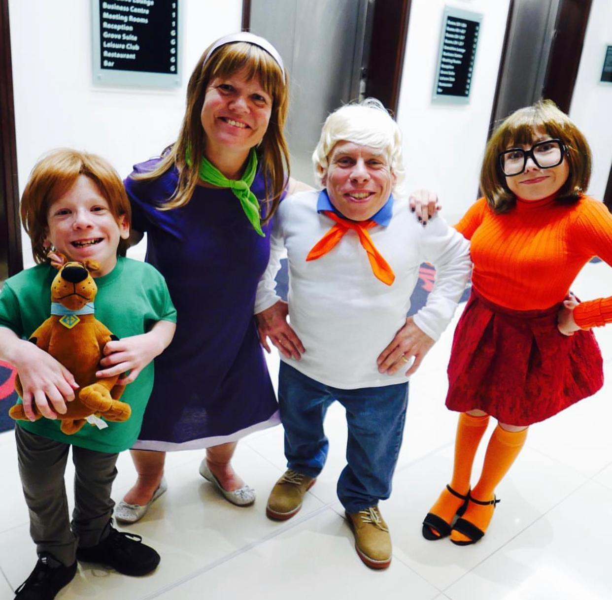 Samantha Davis與老公育有一對子女,更在2012年創立了慈善機構Little People UK。