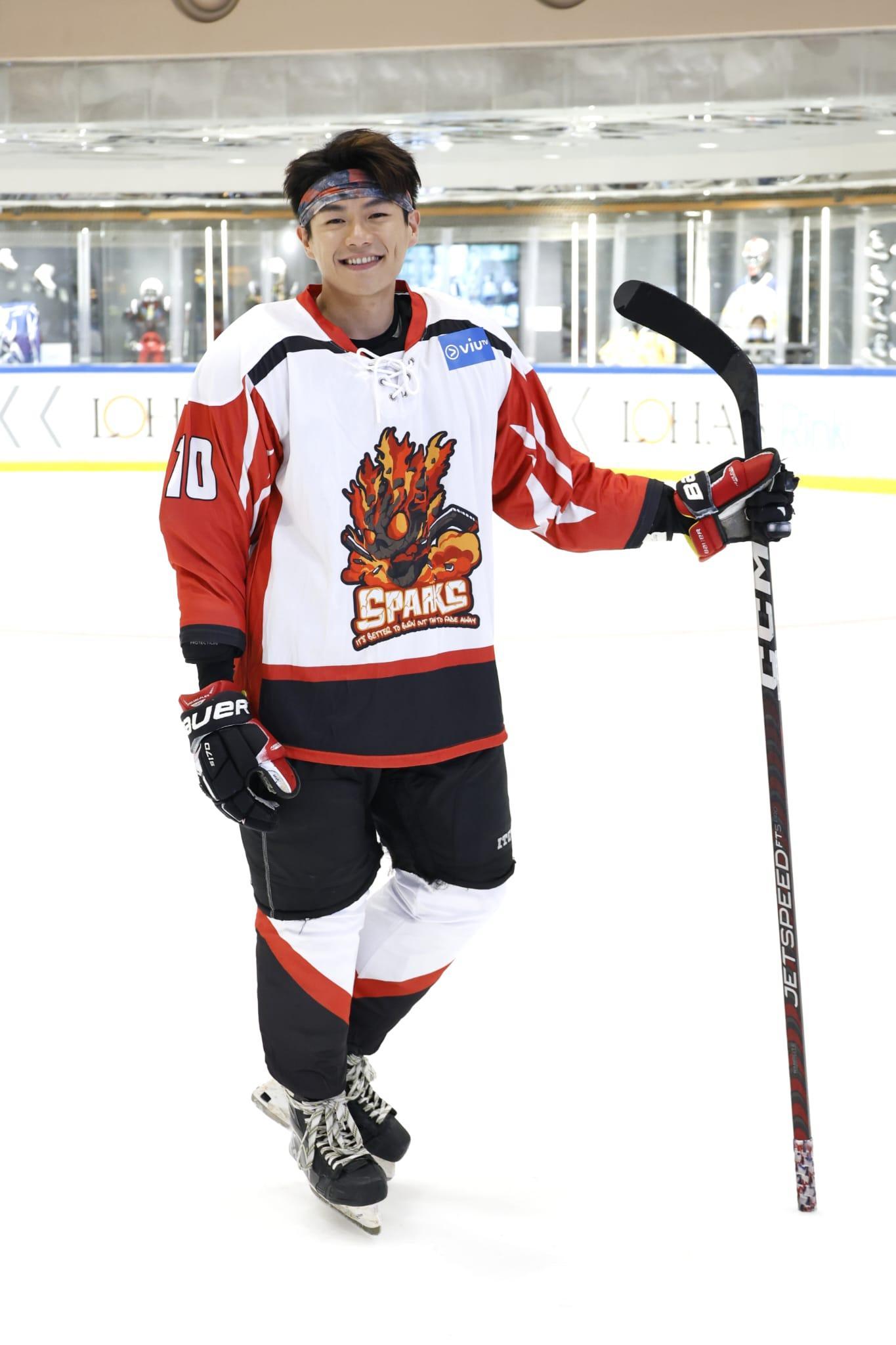 藝人黃溢濠、柯煒林和張芷澄組成隊伍CREW