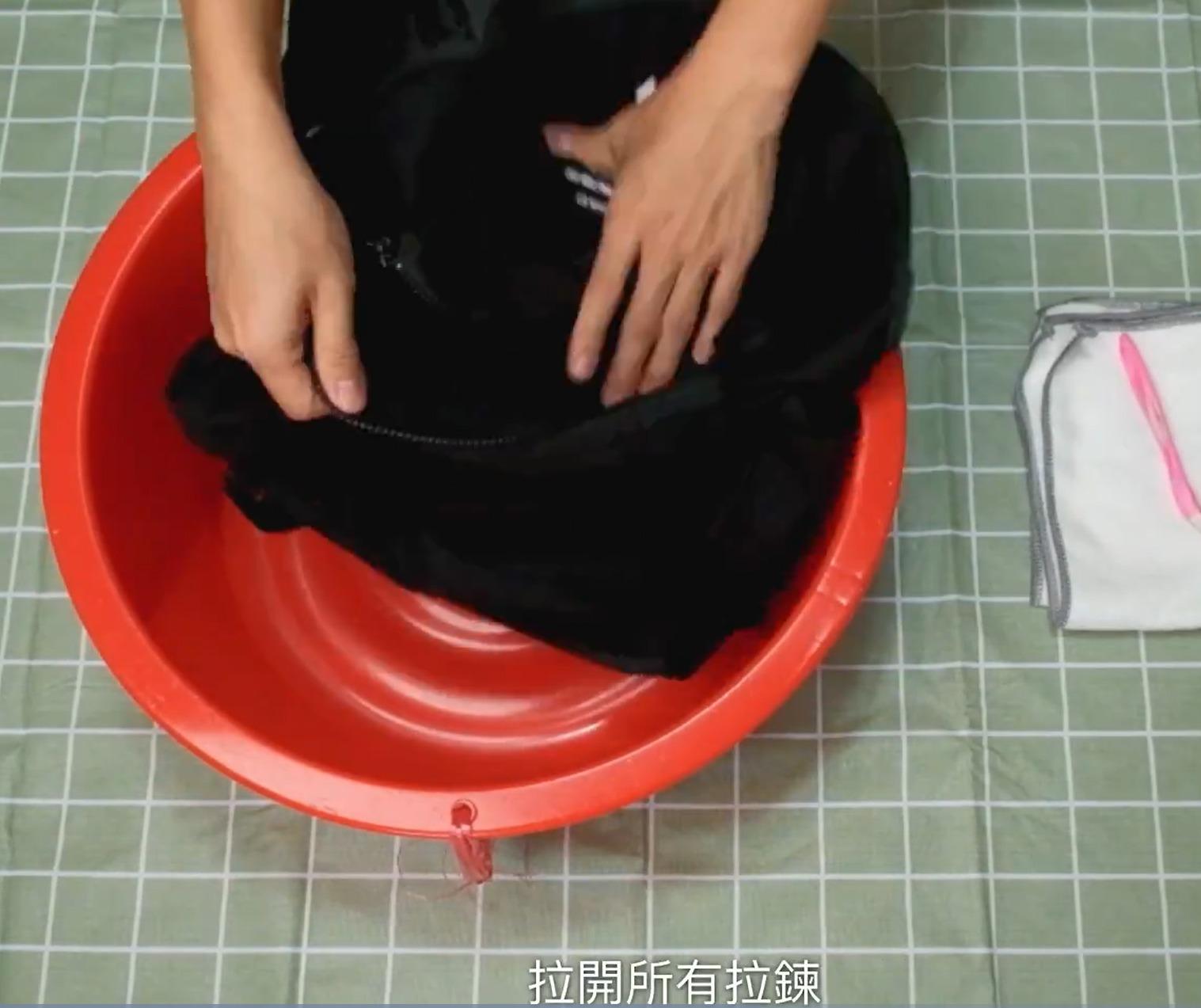 尼龍背囊清潔丨拉開所有拉鍊