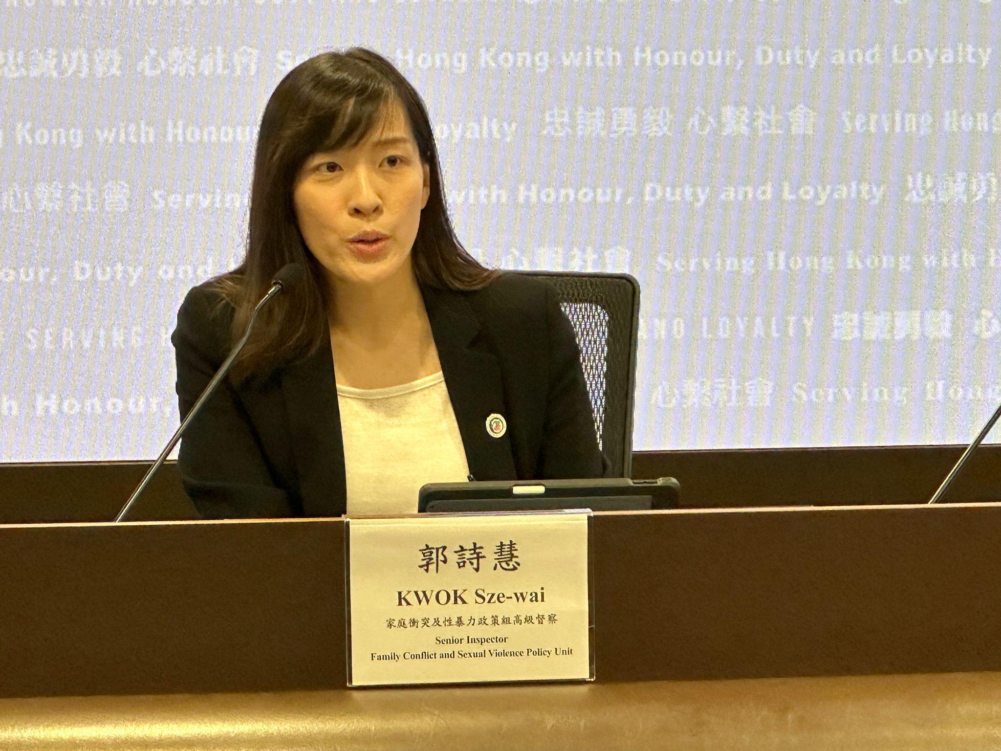 警打擊兒童色情物品拘13人 有教職員涉引誘未成年人士發裸照