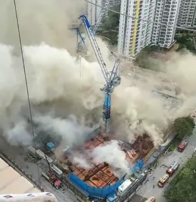 洪水橋地盤三級火|現場指天秤有倒塌危險 房協:地庫起火 正興建962個資助出售房屋單位 (持續更新)