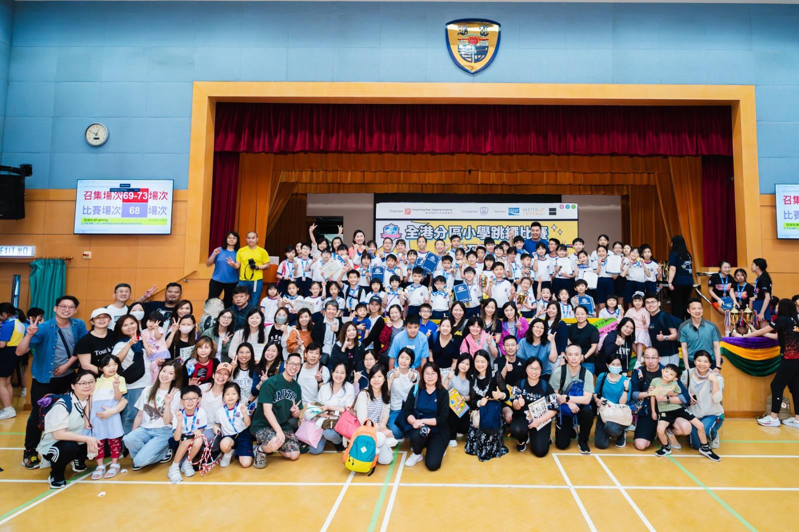 全港分區小學跳繩比賽2024,循道學校同時勇奪九龍南區男女子組亞軍,陳淑英校長感謝家長及老師鼎力支持,跳繩隊才能日漸擴大