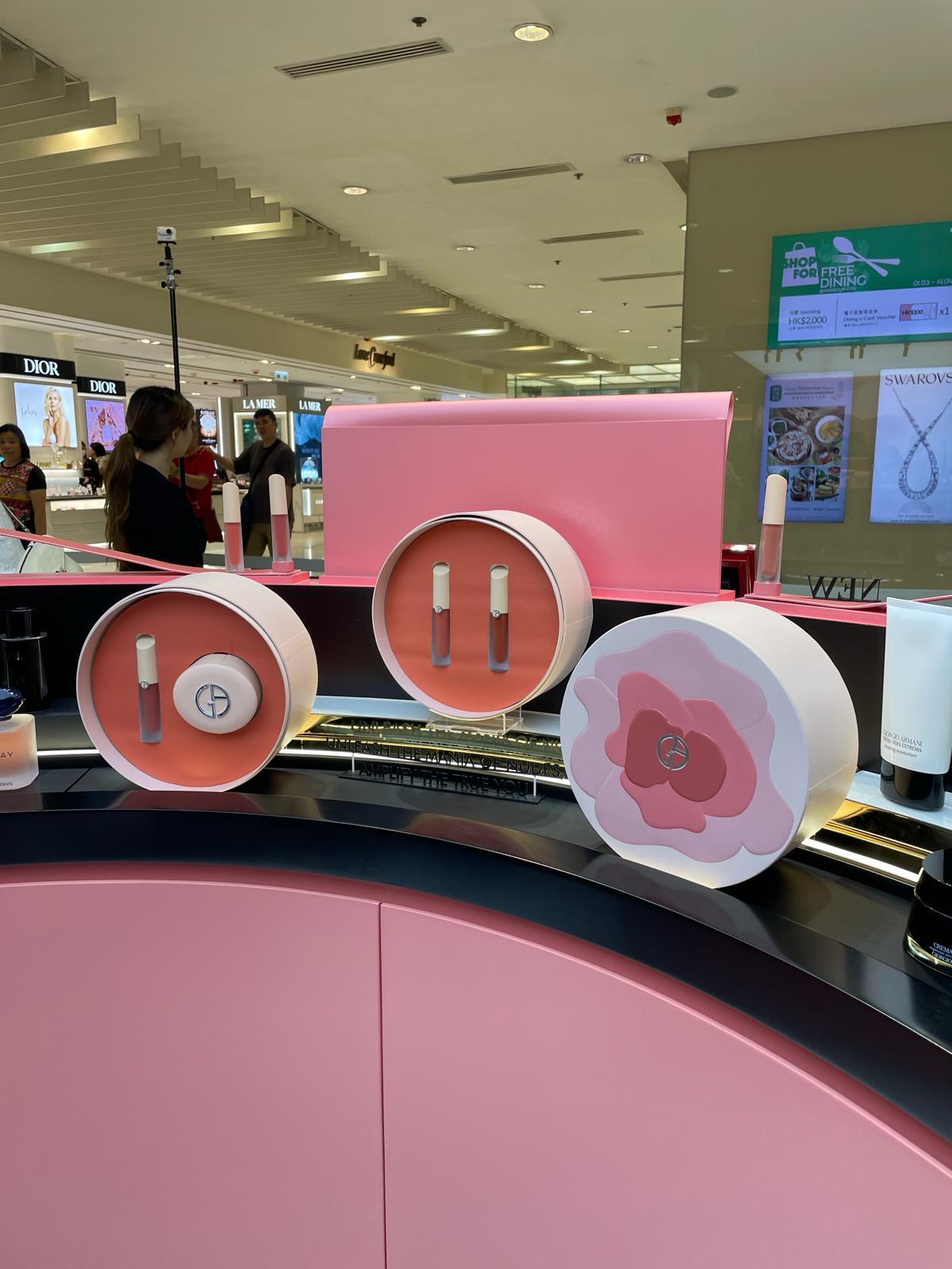 在會場更有裸粉禮盒,只要購買兩款產品(其中一款需為NUDE MANIA高訂裸粉系列產品),即可帶走花卉圖案的高訂裸粉禮盒。