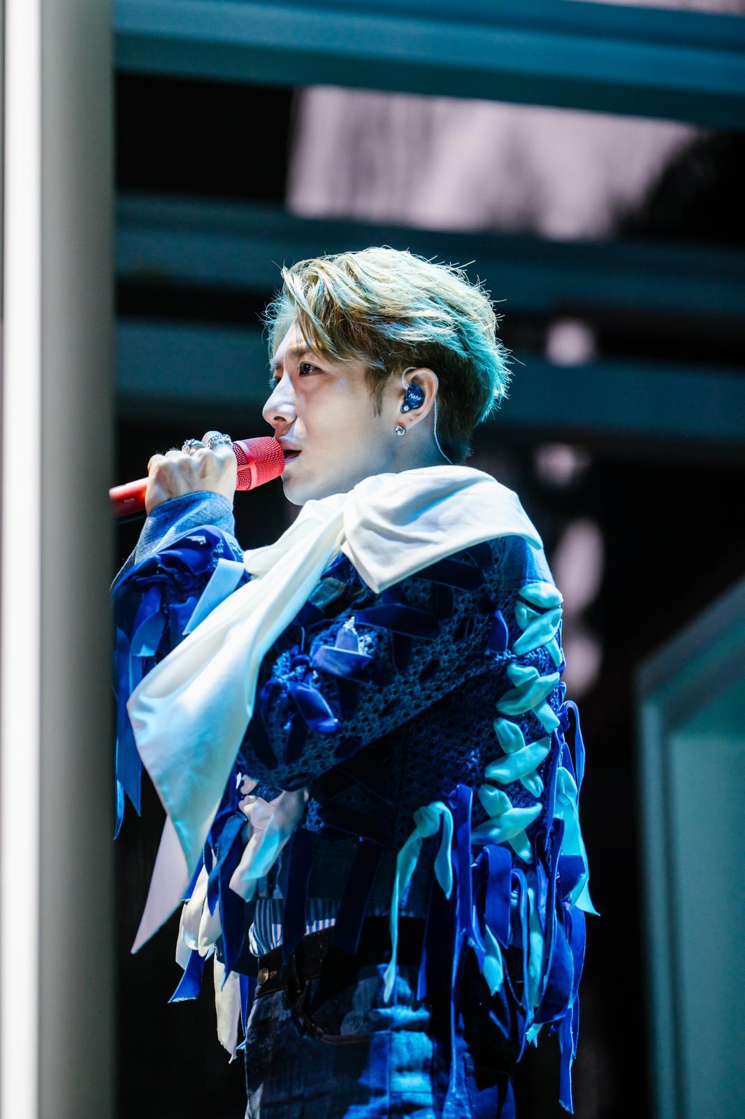 洪嘉豪唱《黑玻璃》時,情緒失守變喊包。