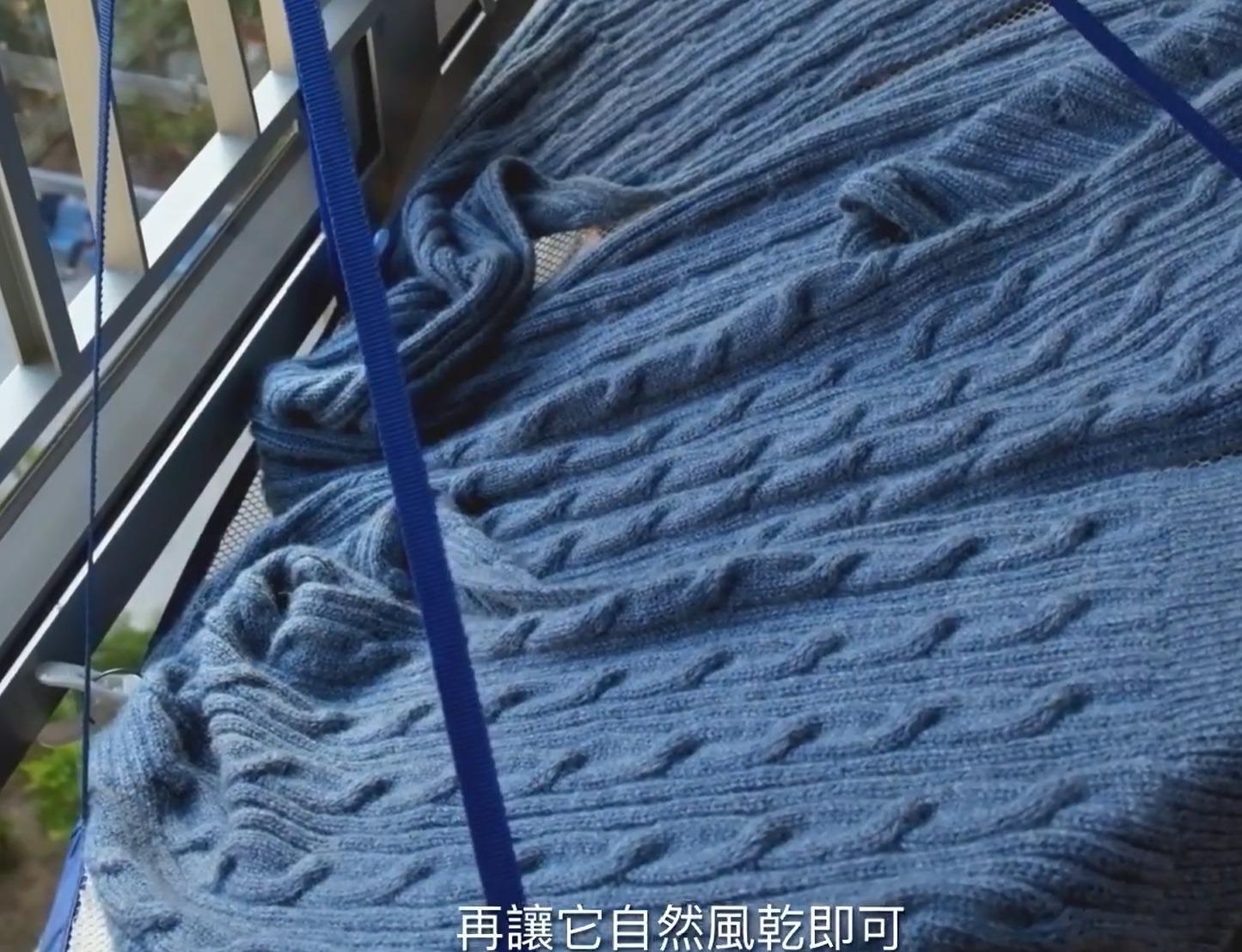 羊毛/Cashmere頸巾清洗丨晾乾步驟,再讓它自然風乾即可