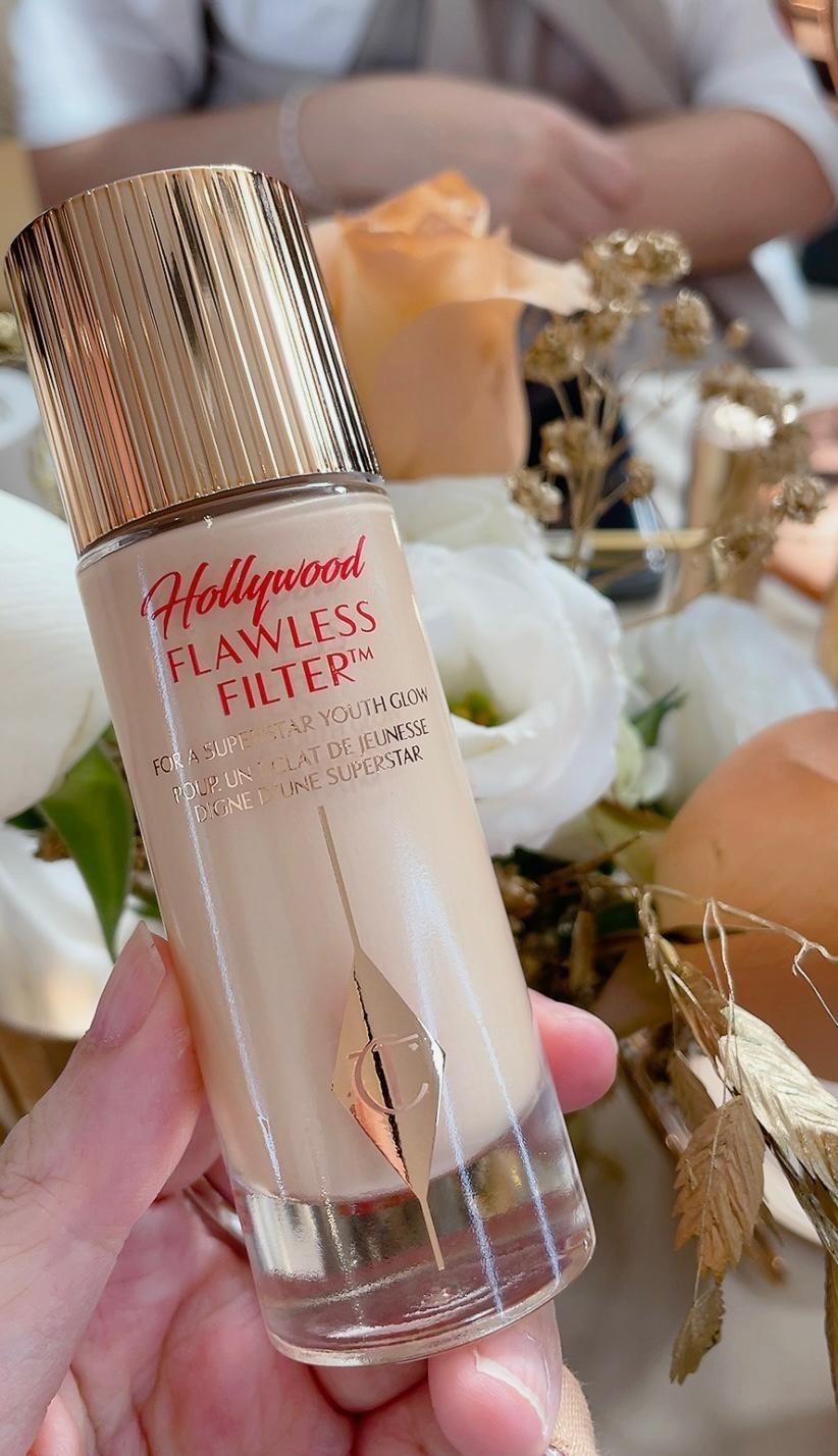 Charlotte Tilbury新出提亮肌膚光澤的HOLLYWOOD FLAWLESS FILTER無瑕濾鏡美顏液。