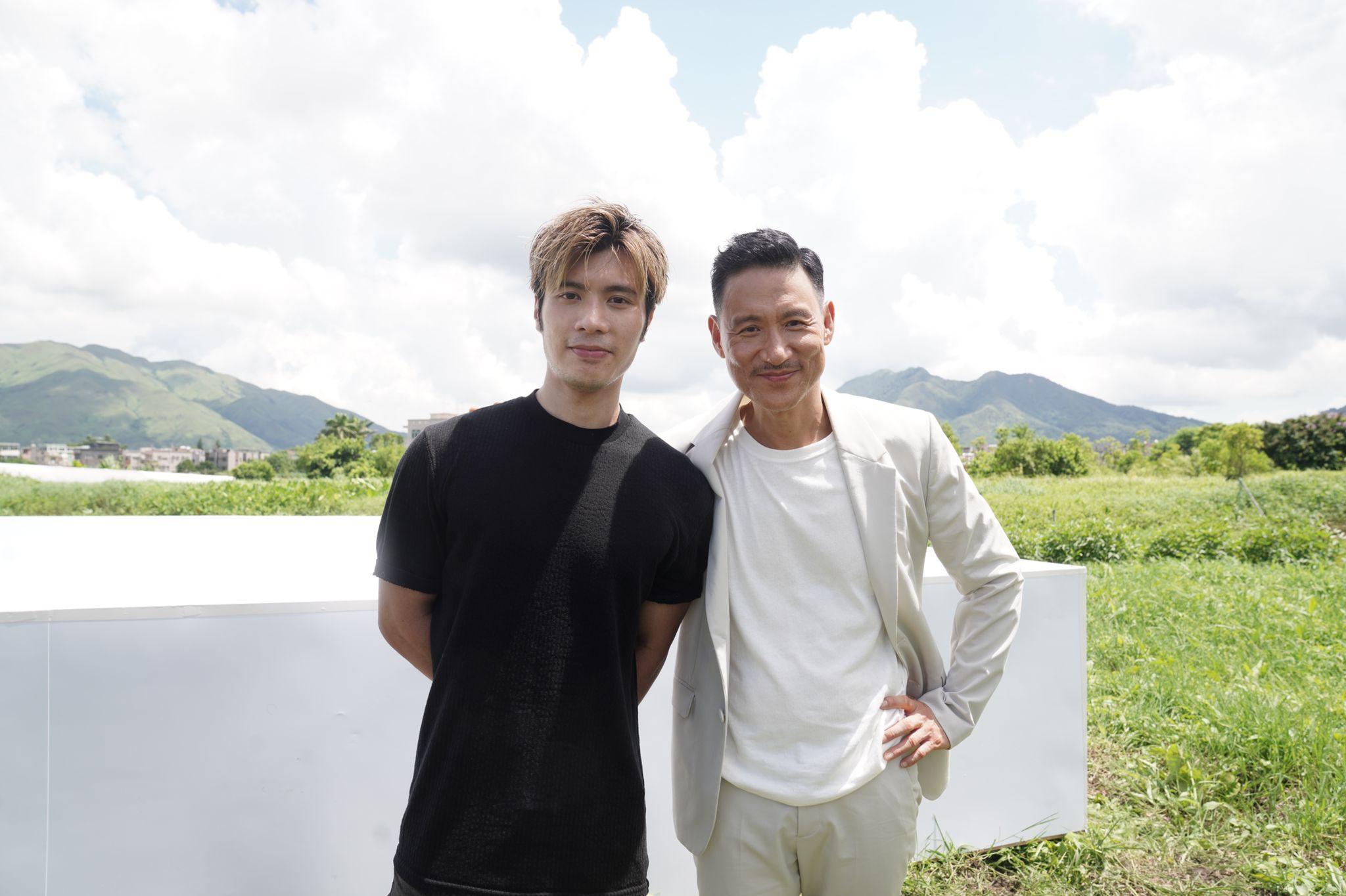 Yan Ting跟不少環球歌手合作,亦跟前輩張學友結緣。