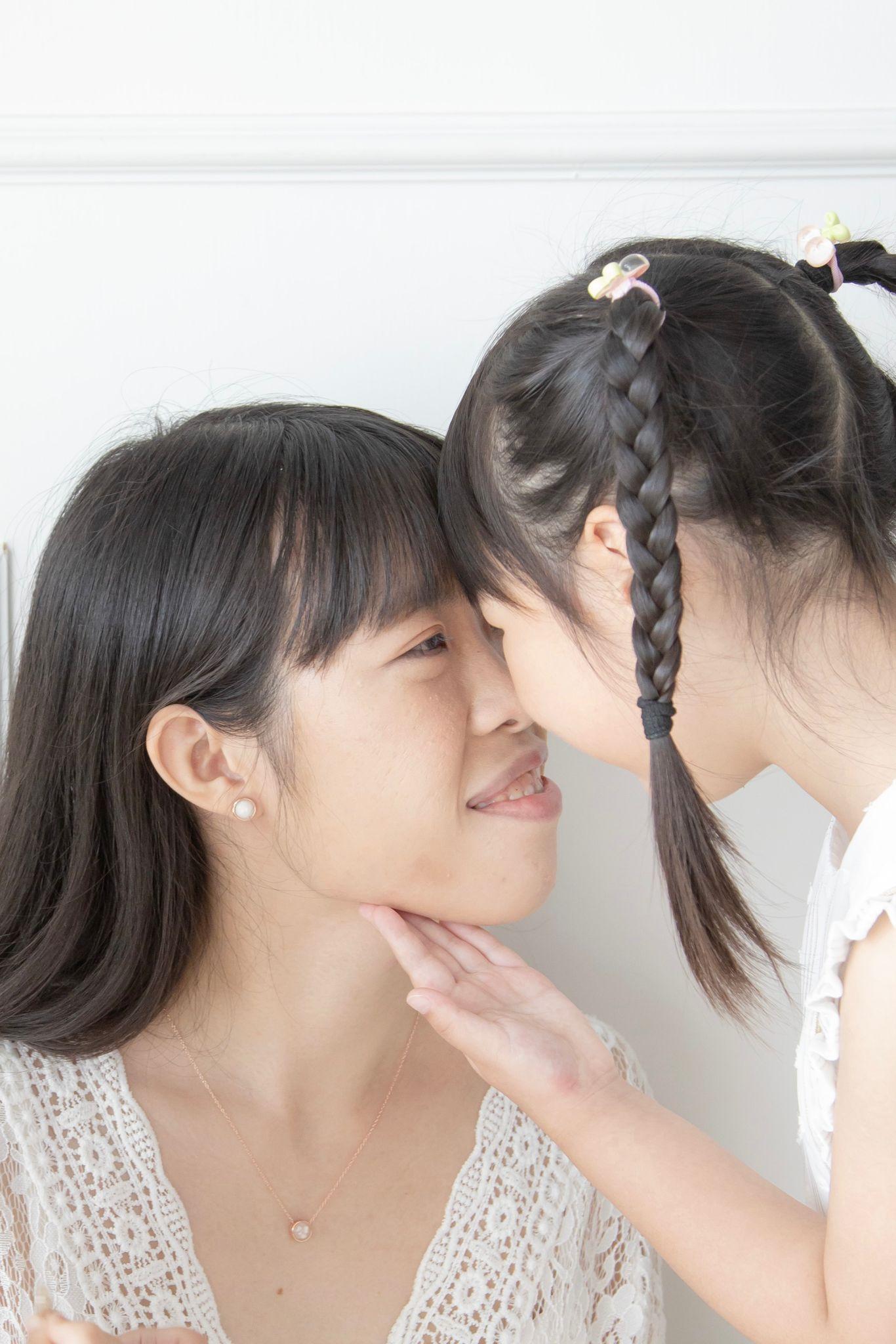 Mamabebe致力於研製特別的母乳飾品,提供客製化訂造、DIY套裝及工 作坊。讓每位媽媽以獨一無二的方式保存母乳,一起製作屬於你和孩子的專屬母乳紀念品!