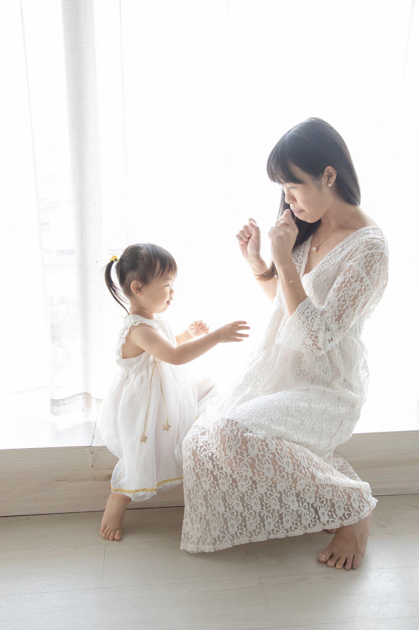 Mamabebe致力於研製特別的母乳飾品,提供客製化訂造、DIY套裝及工 作坊。讓每位媽媽以獨一無二的方式保存母乳,一起製作屬於你和孩子的專屬母乳紀念品!