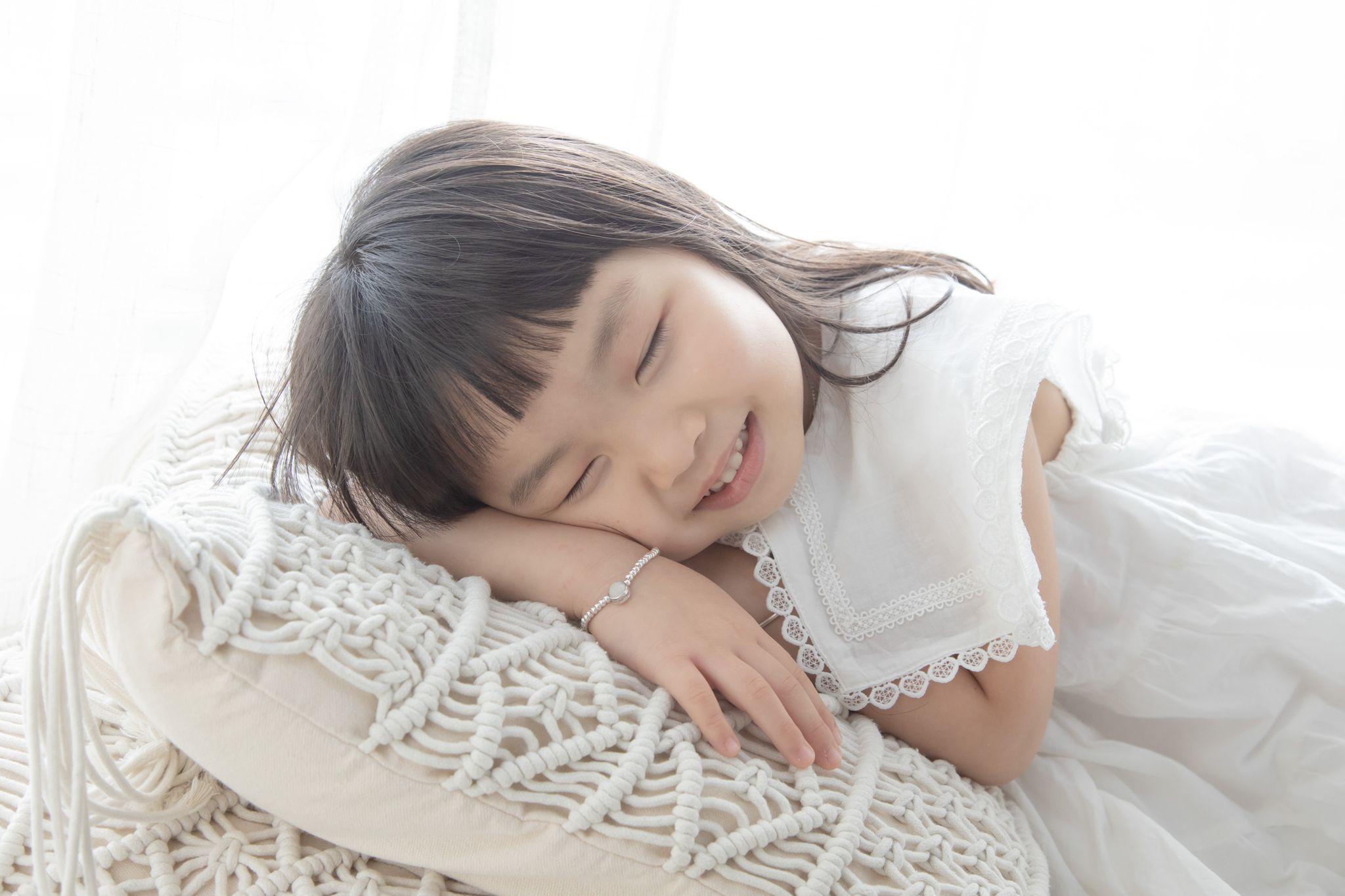 Mamabebe致力於研製特別的母乳飾品,提供客製化訂造、DIY套裝及工 作坊。讓每位媽媽以獨一無二的方式保存母乳,一起製作屬於你和孩子的專屬母乳紀念品!