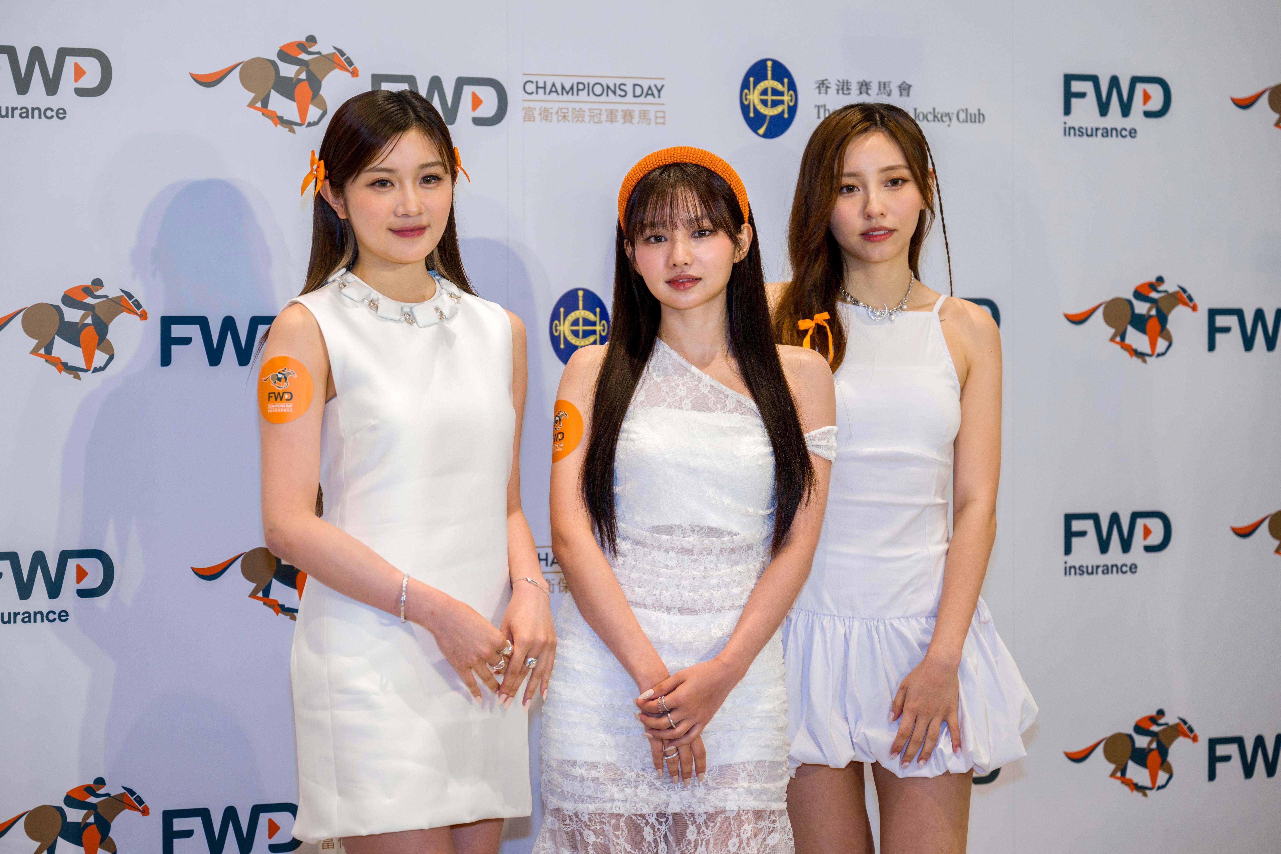 Ivy So(左)、Day(中)及Candy到沙田馬場,湊夠「IDC」,與COLLAR去年推出的歌曲名《idc》一樣。