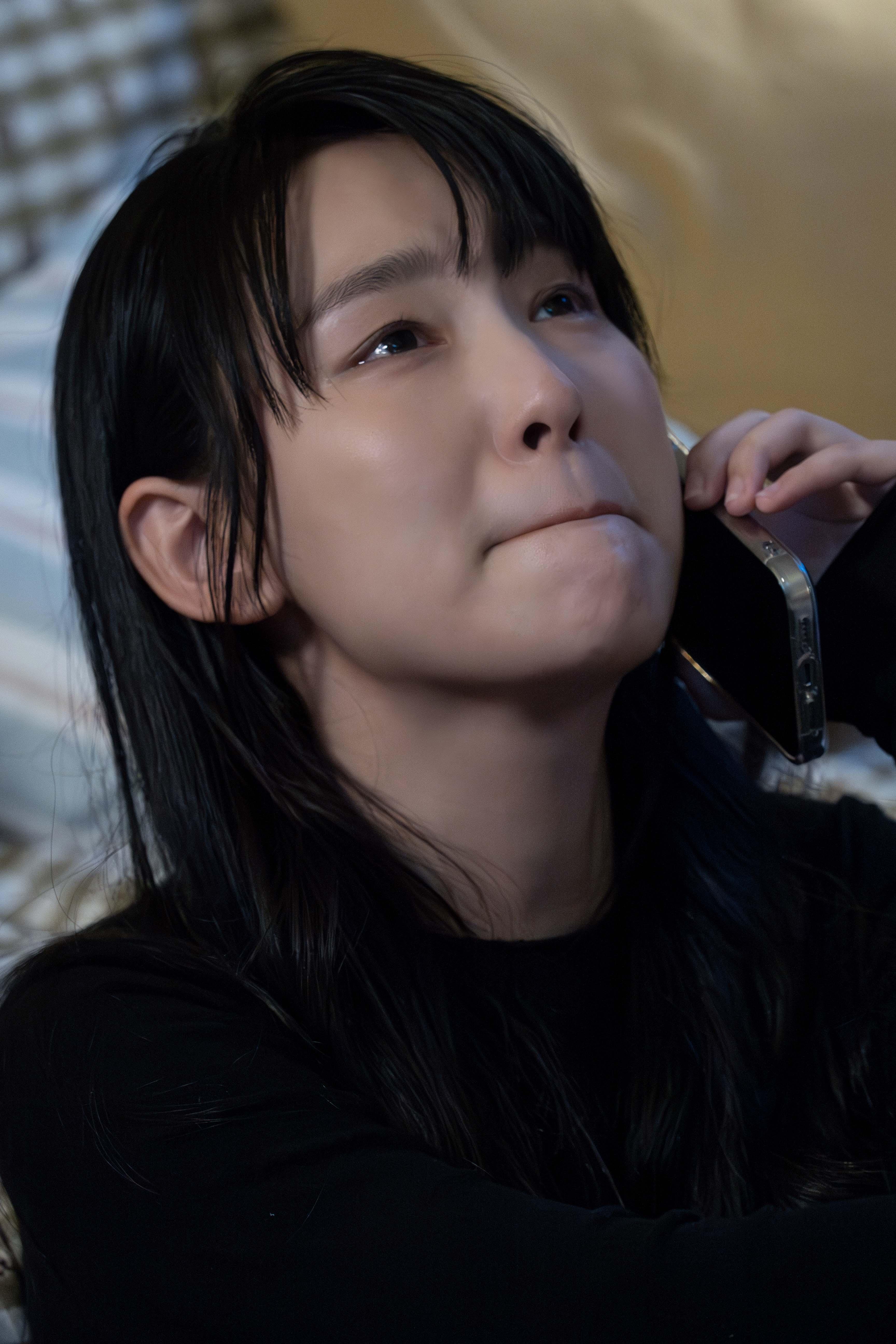 炎明熹在新歌《還有一艘救生艙》MV爆喊流真眼淚。