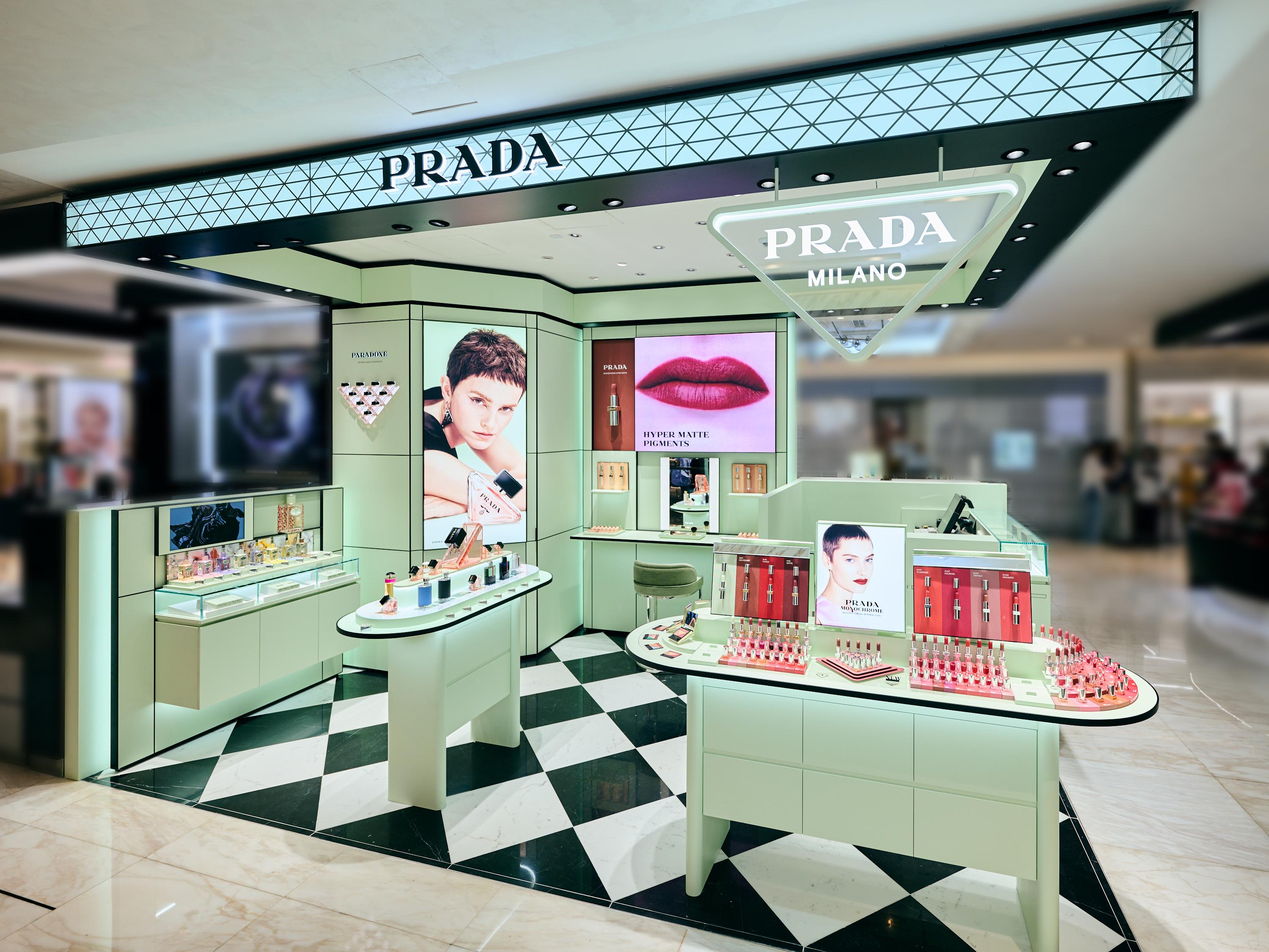 PRADA BEAUTY首間專櫃於SOGO開幕。
