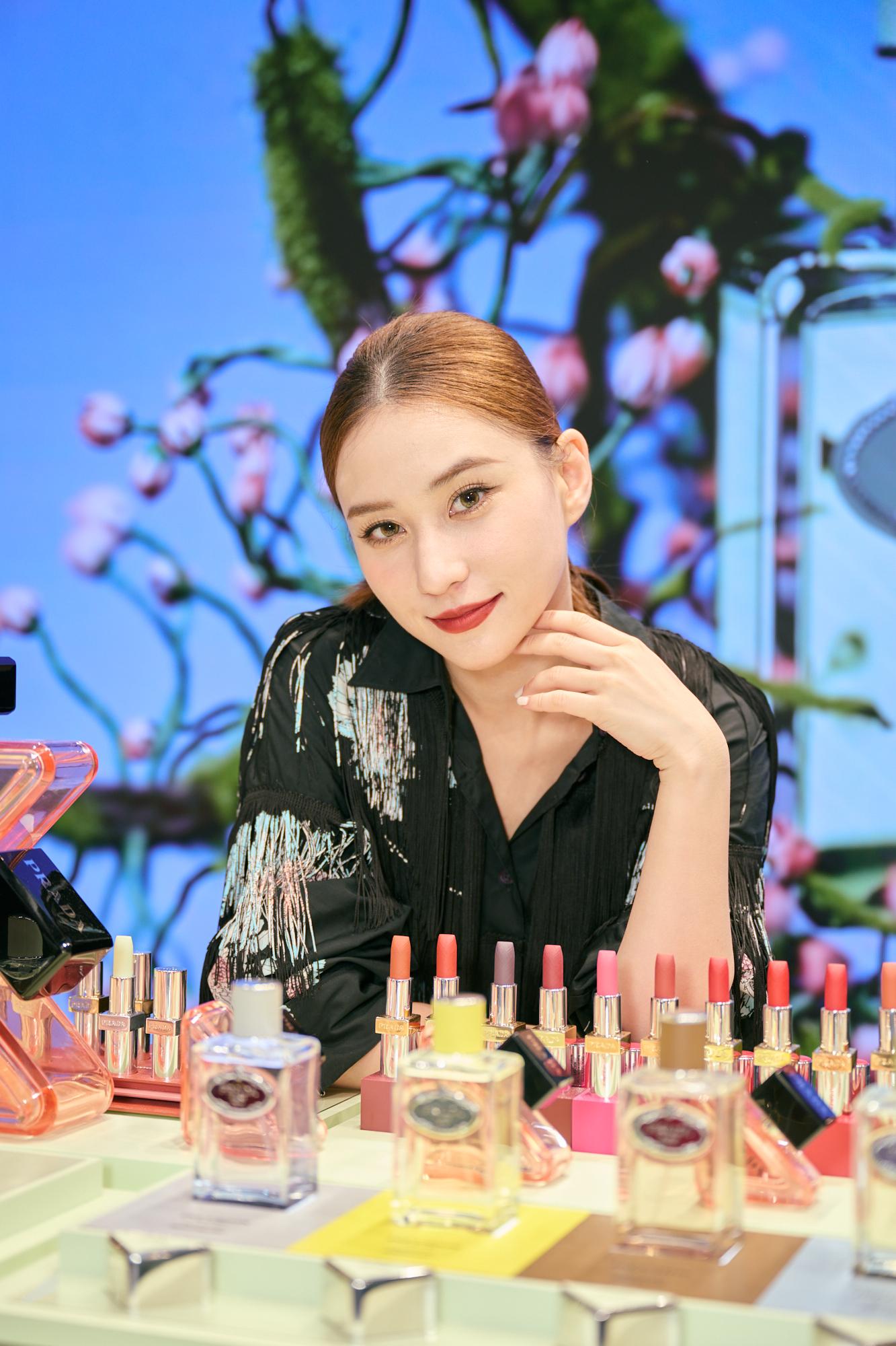 PRADA BEAUTY首間期間限定店及專櫃於SOGO開幕,品牌大使Win Metawin出席剪綵,同場有名媛何超蓮及女星余香凝、廖子妤助陣。