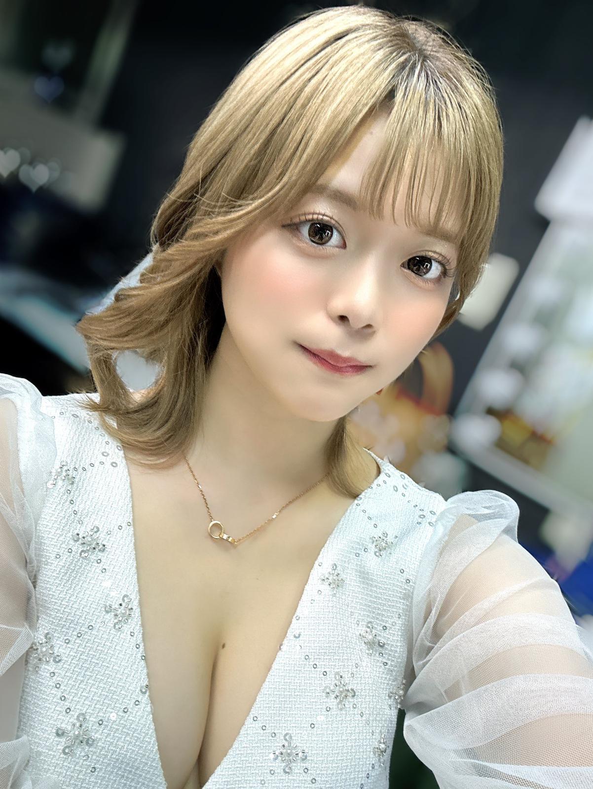 奏音花音昨日宣布引退AV界。