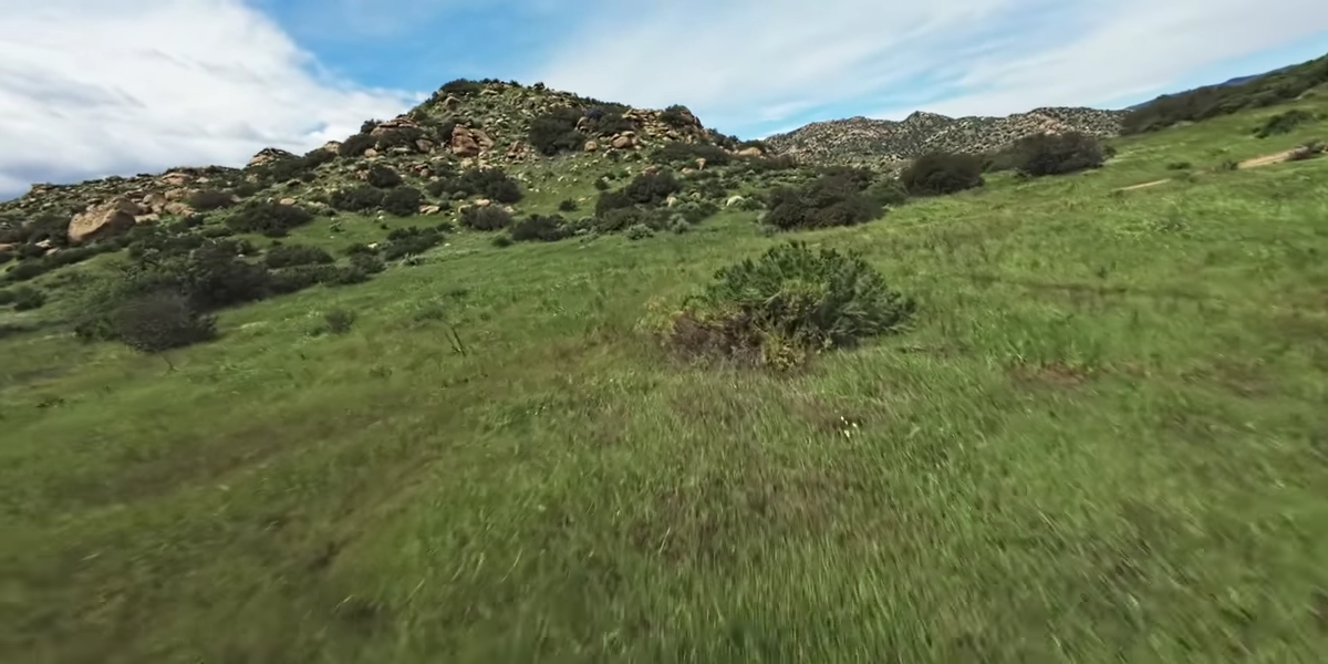 DJI Avata 2的155°廣角鏡可拍出更寬闊視野。