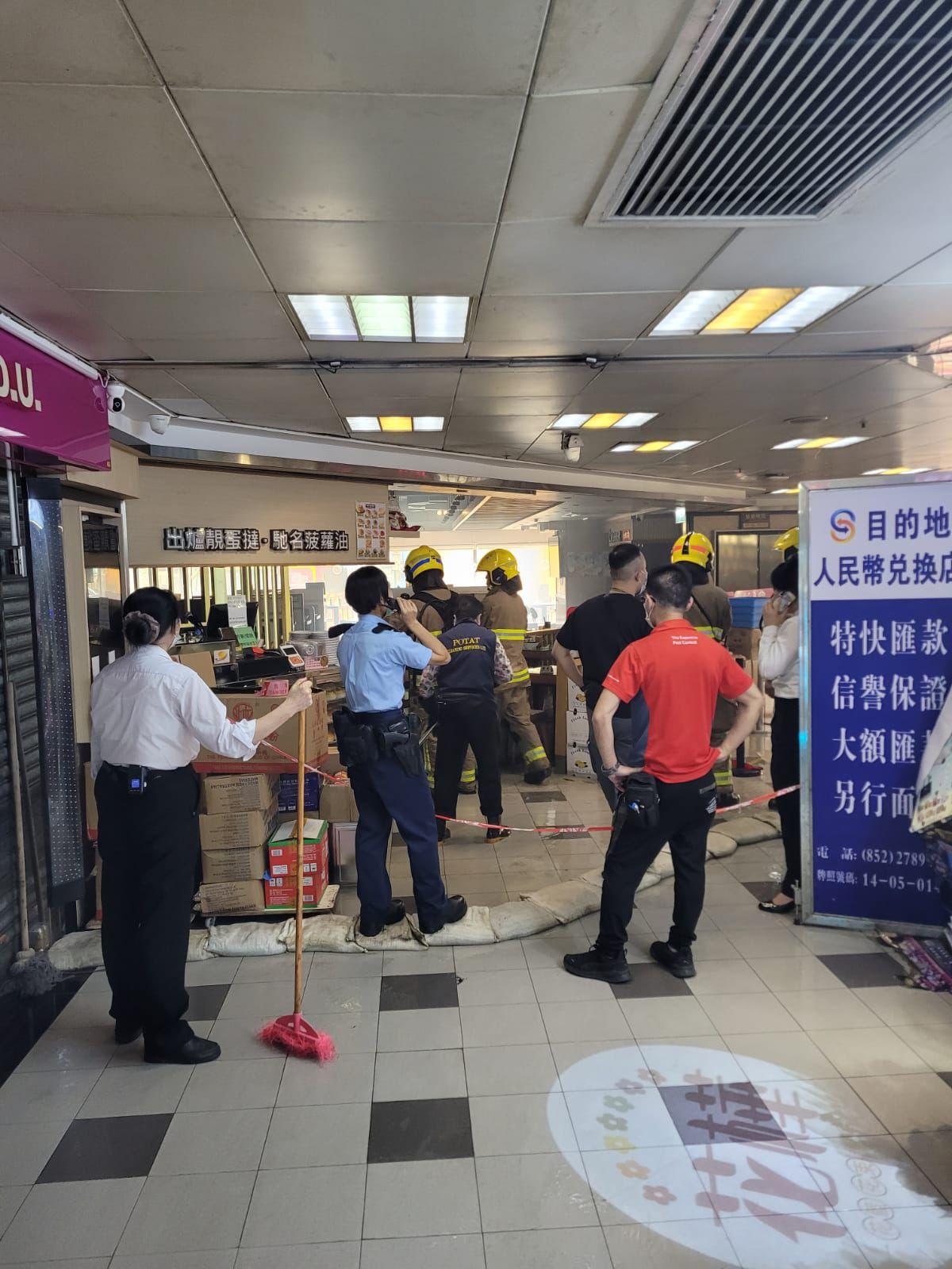 葵涌廣場茶餐廳起火 冒出大量濃煙(網上圖片)