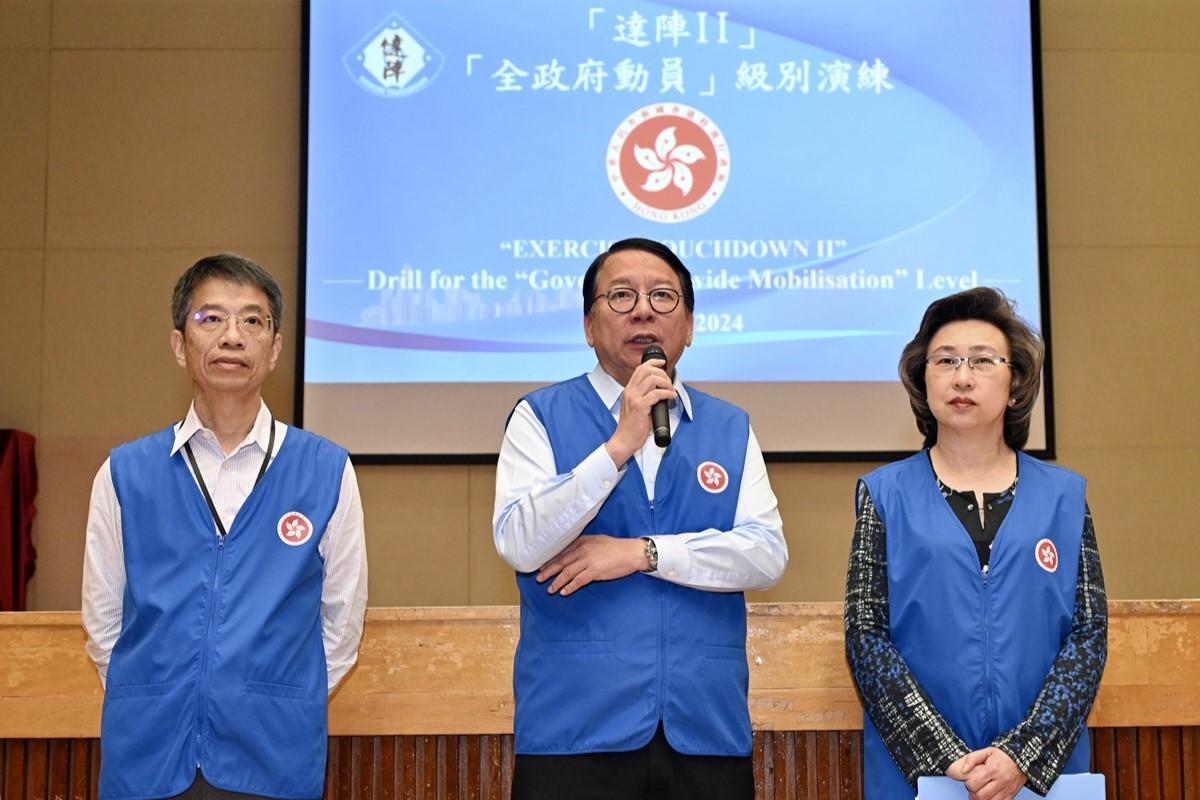 政府今日舉行「全政府動員」級別第二次演練;中為陳國基、右為楊何蓓茵。(政府新聞處)