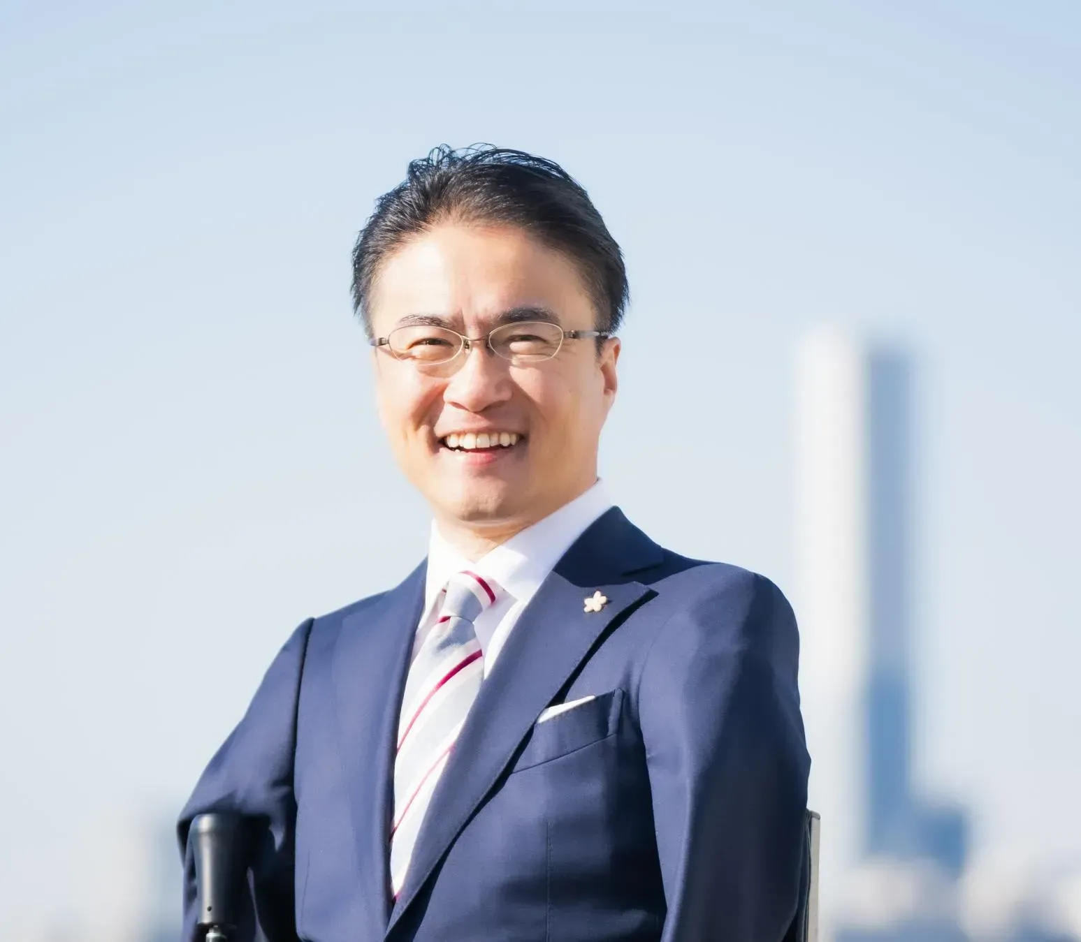 乙武洋匡2001年與大學師妹結婚,婚後育有3名子女,婚後曾有5段不倫戀,並與太太離婚