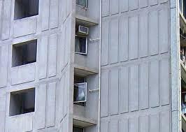 部分大廈沒有為冷氣機設置排水管,若冷氣機未能及時蒸發所產生的水份,便有機會出現流水聲。