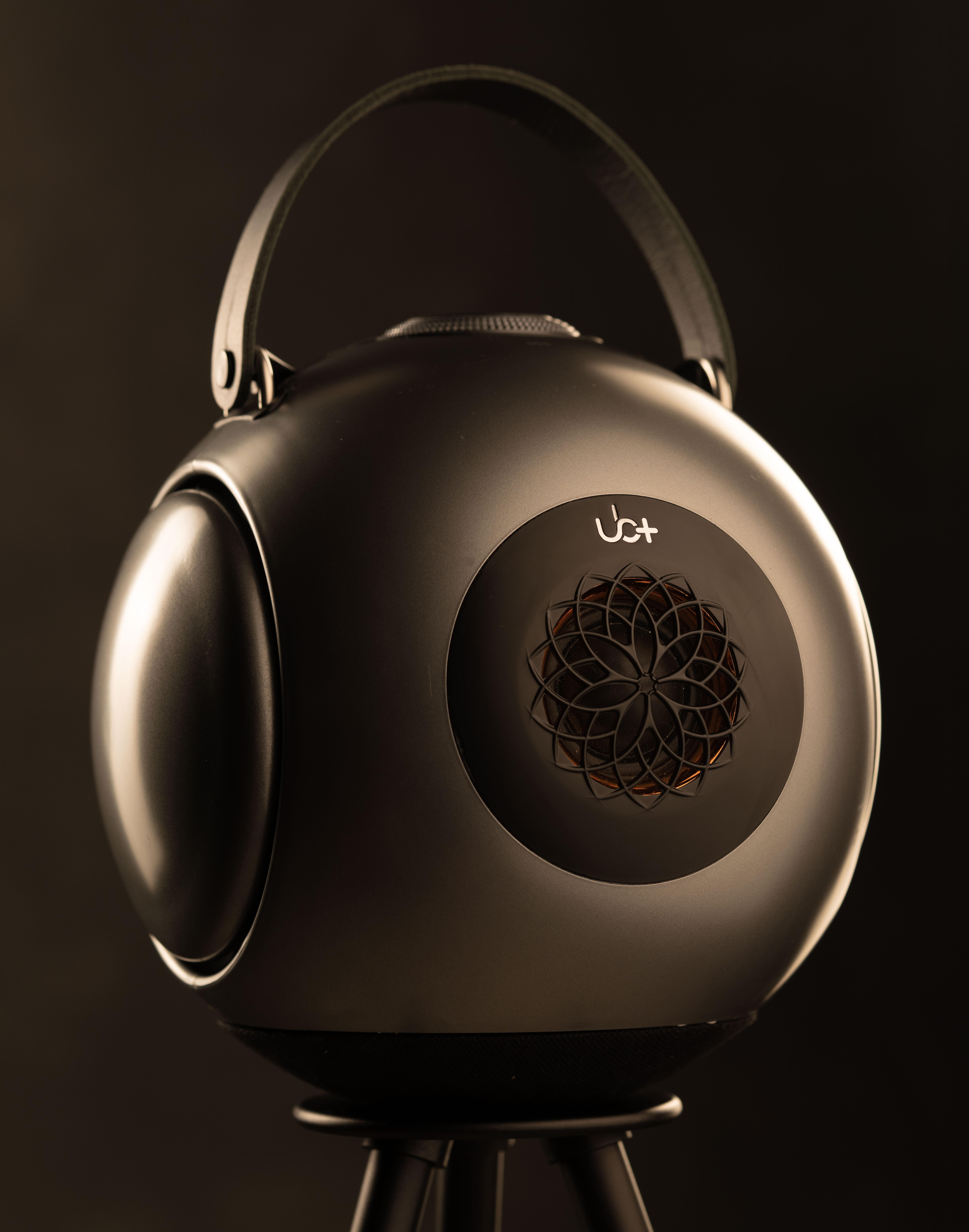 UB+的dB1無線喇叭提供亮白、亮黑和霧面黑3種配色。