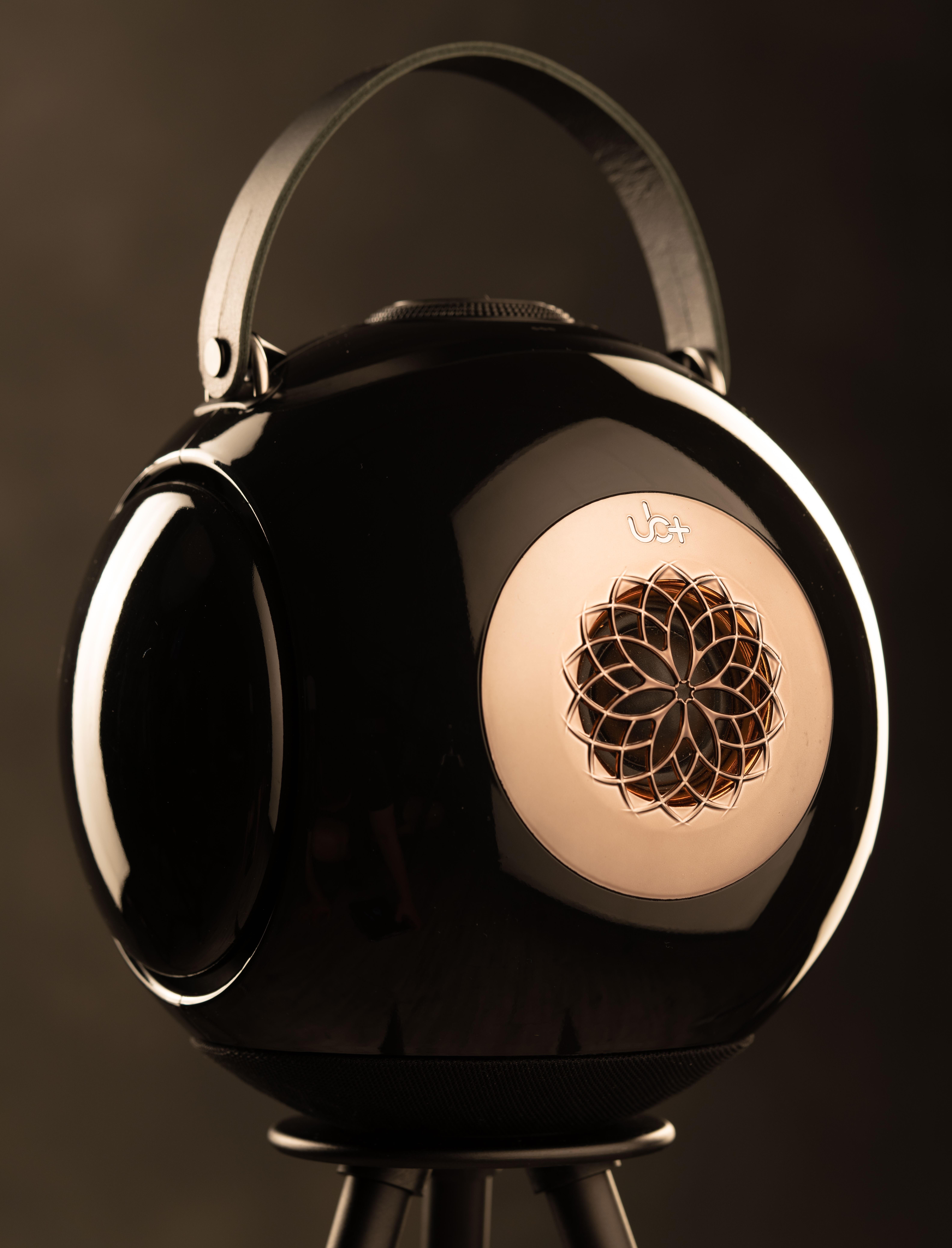 dB1搭載4.5 吋低音揚聲器、35mm音圈、高音揚聲器和90mm的單元。