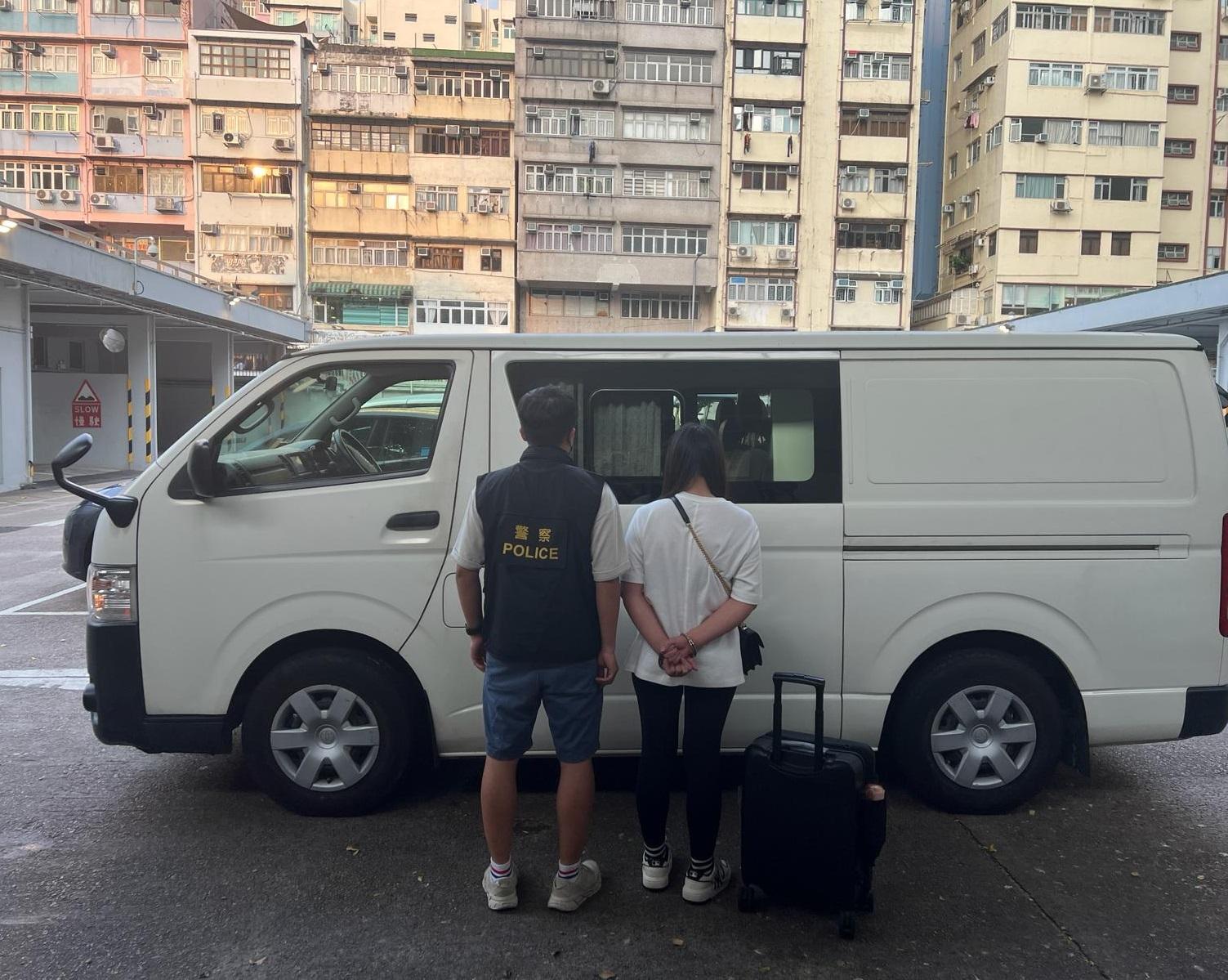 跨部門旺角打擊非法入境者及黑工,拘捕9名女子。(警方提供)