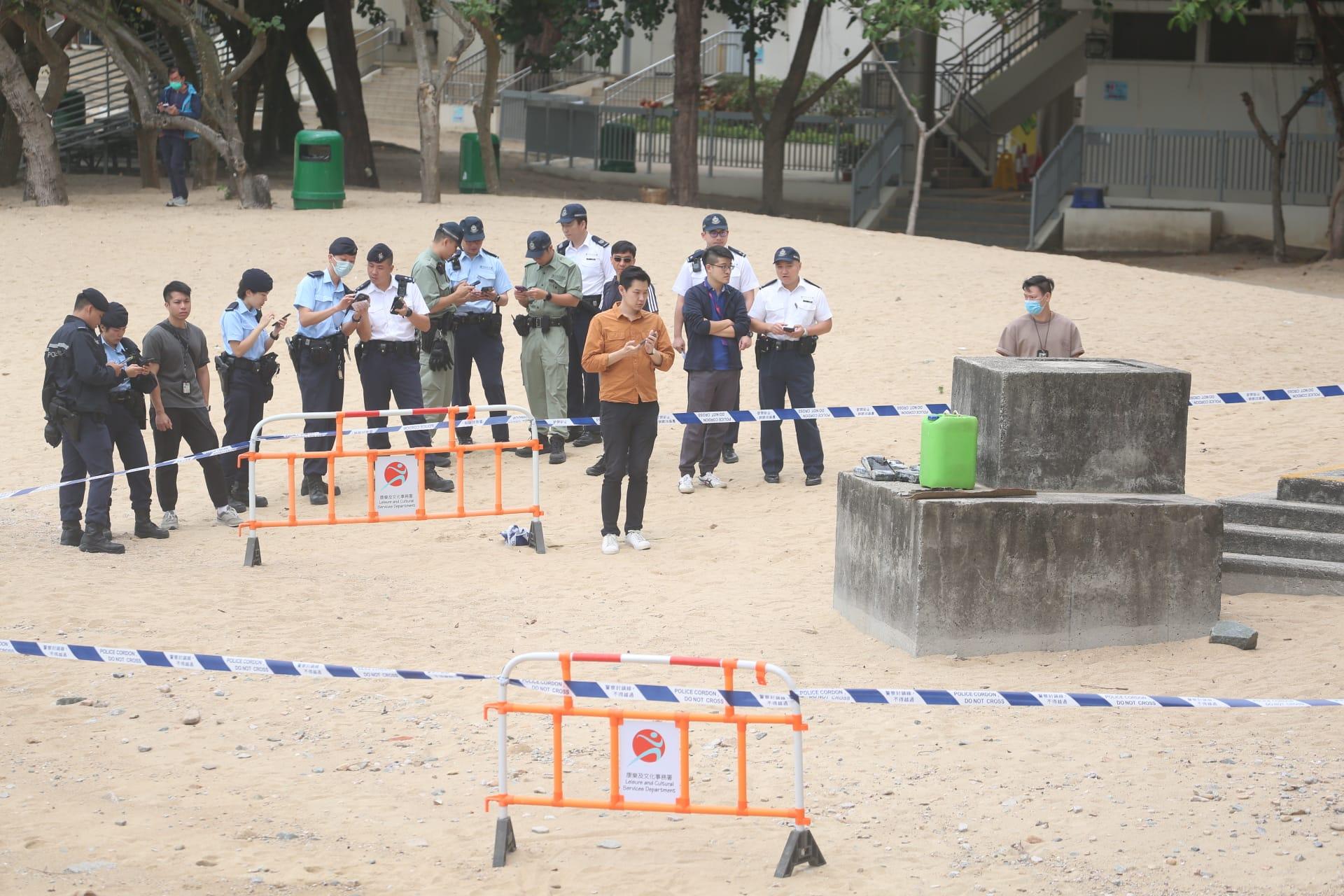 汀九麗都灣泳灘現可卡因,警方封鎖現場調查。
