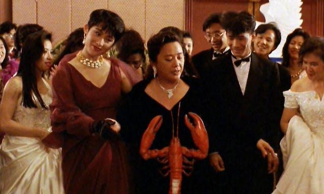 葉德嫻在1991年港產片《與龍共舞》中亦有穿上「龍蝦裝」。