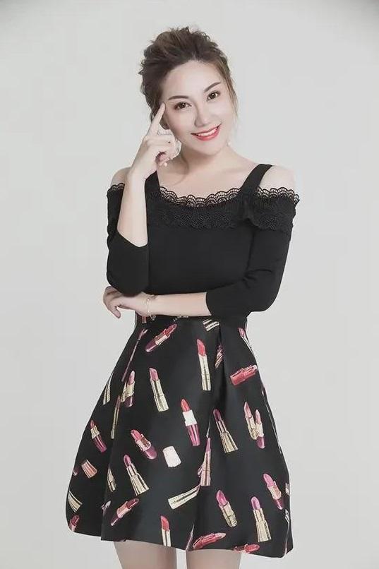 徐萌據稱是90後汽車節目主持。(互聯網)