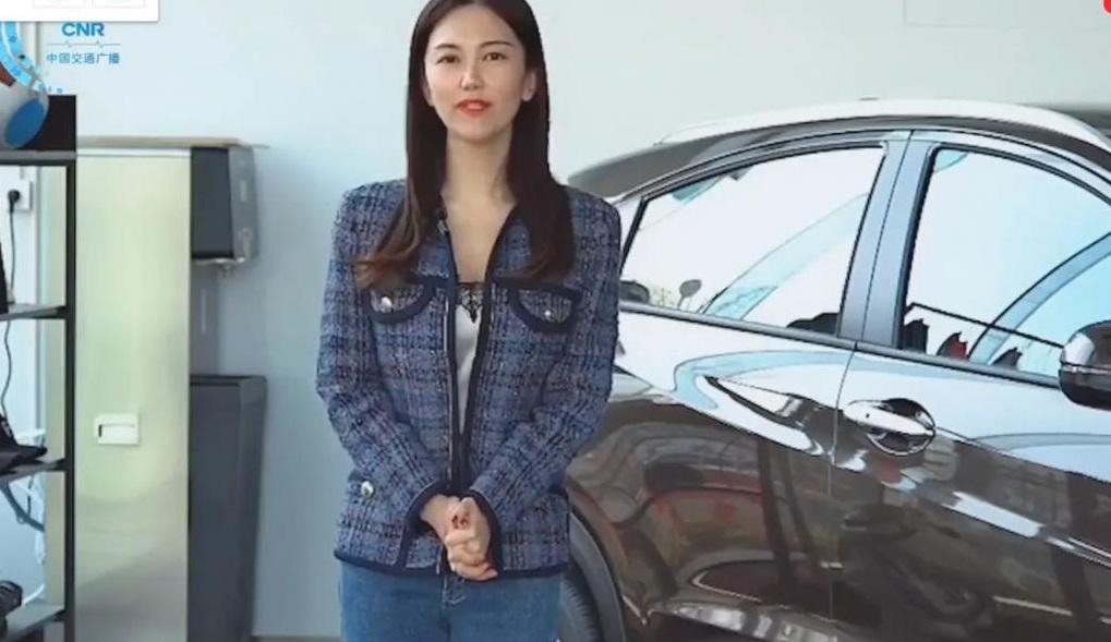 徐萌據稱是90後汽車節目主持。(互聯網)