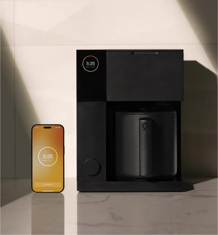 可用手機應用程式自訂沖泡日程,亦可跟其他用家分享資訊。