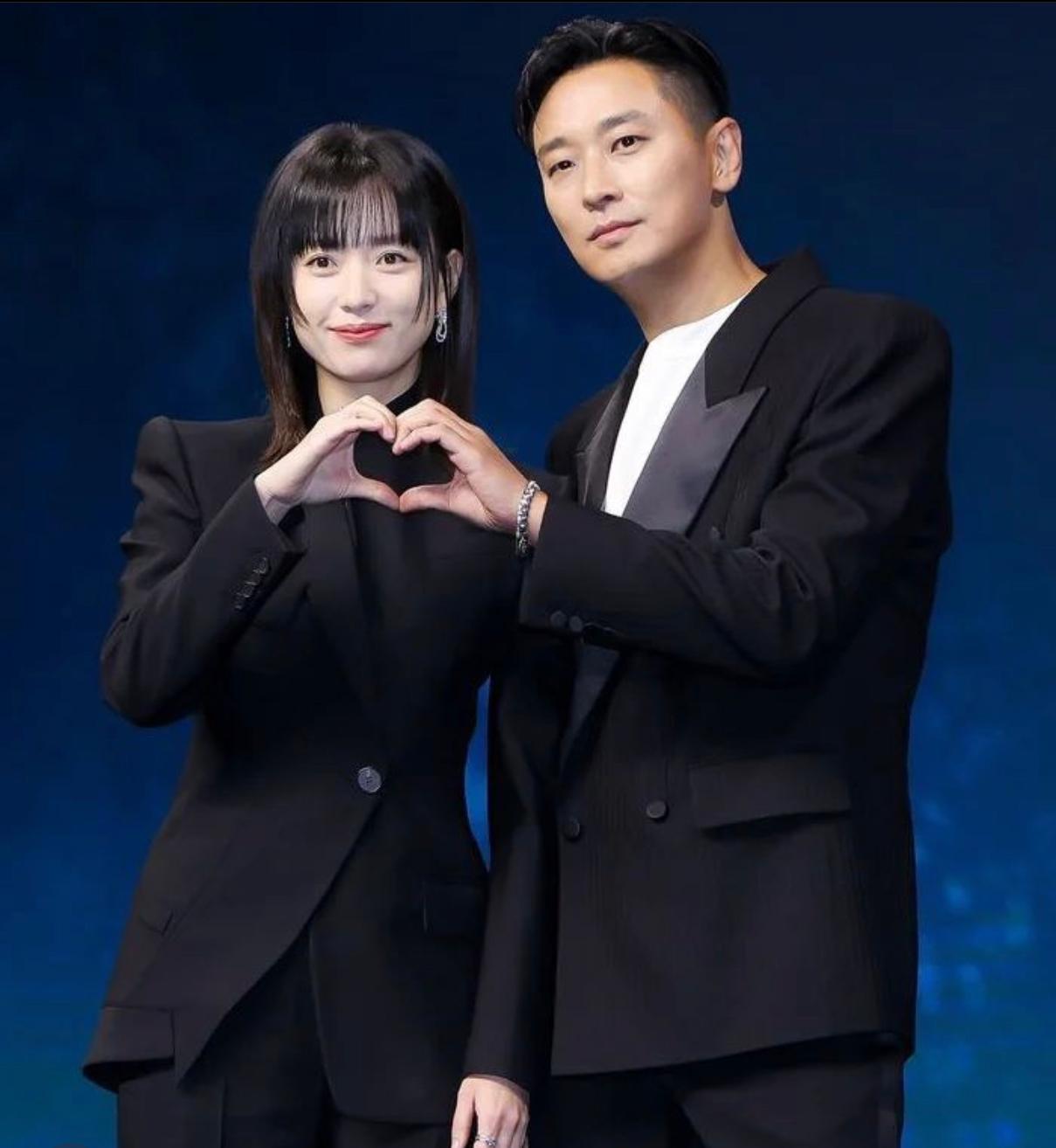 韓孝周昨日偕朱智勛為新劇開記者會合力宣傳。