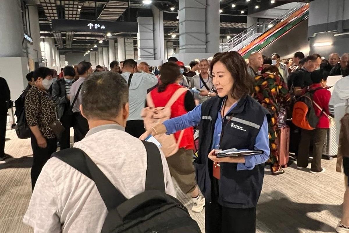 旅監局到香園圍管制站視察。(旅監局圖片)