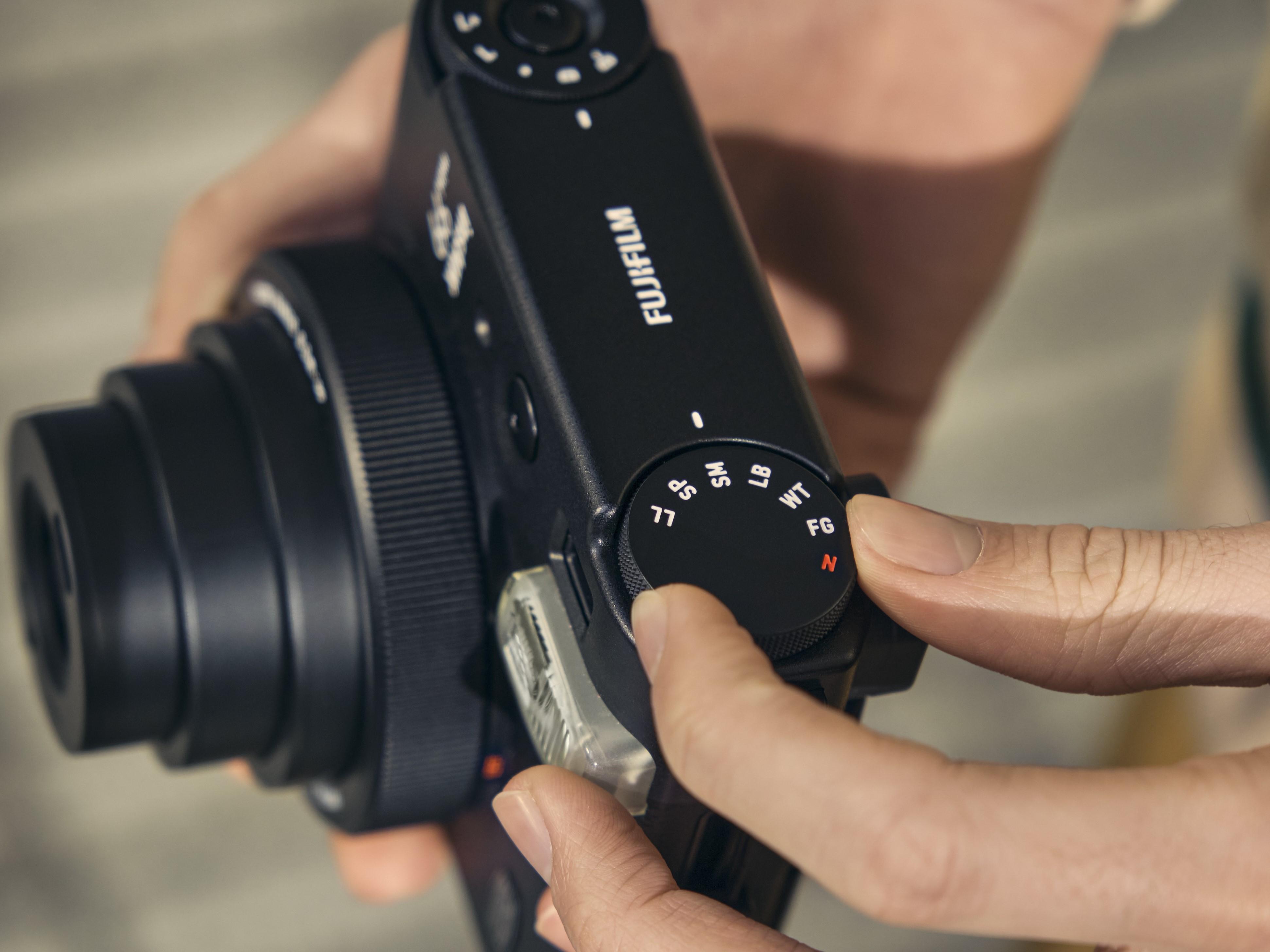 FUJIFILM instax mini 99|色彩轉盤有藍、綠、暖色等6種不同顏色變化。