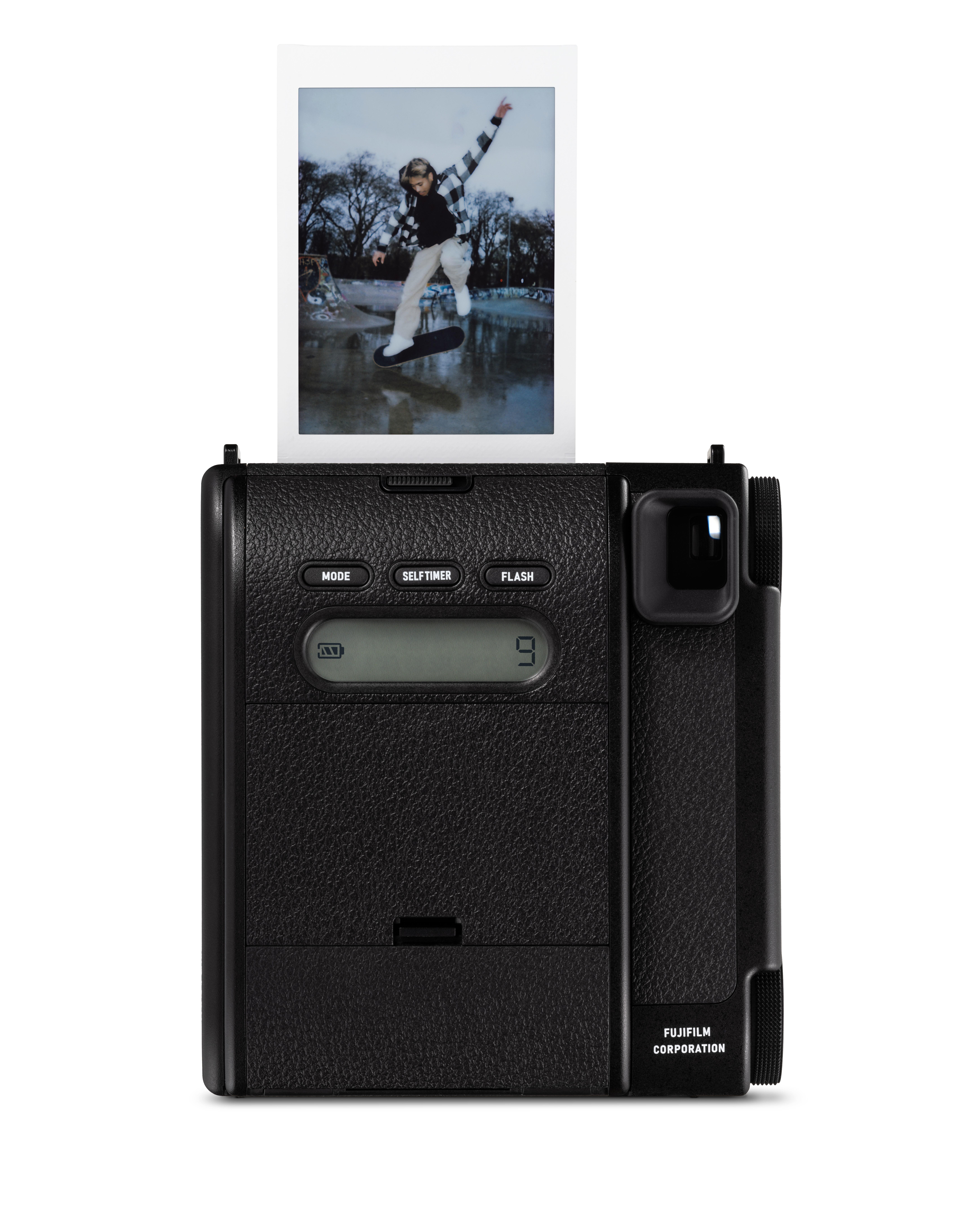 FUJIFILM instax mini 99|拍出來的相片可用INSTAX UP!app掃瞄成數碼檔案。