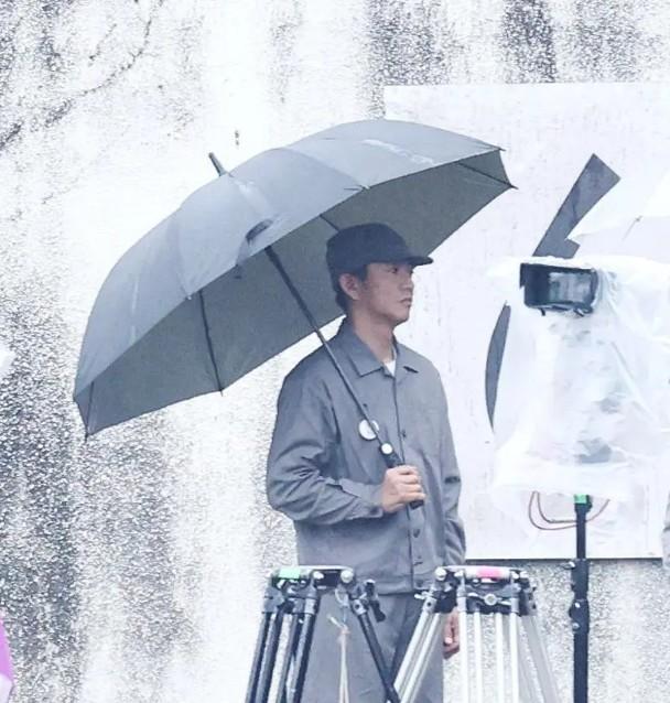 木村拓哉被拍到穿上囚犯服為新劇到茨城開工。