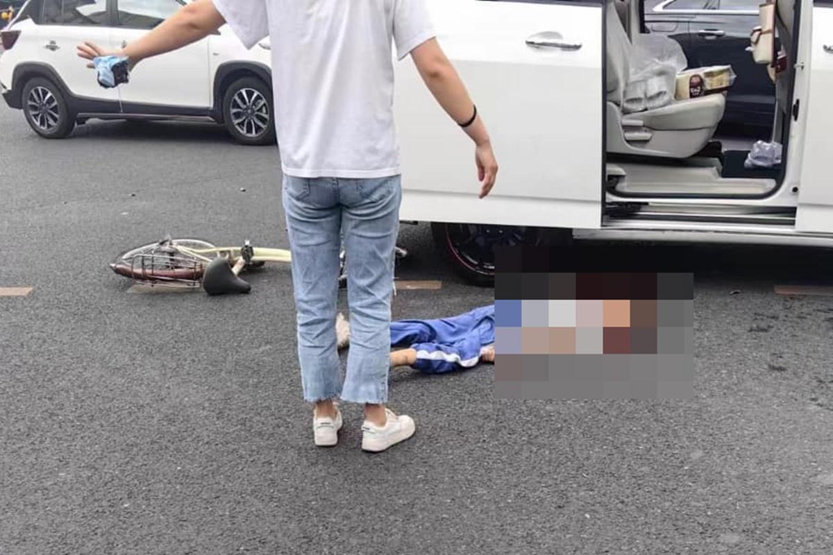 捱撞男童事後倒臥在私家車旁。(網民Chon Man@FB群組「港車北上分享群」)