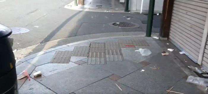 網民分享京都祇園街上滿布垃圾的影片。(互聯網)