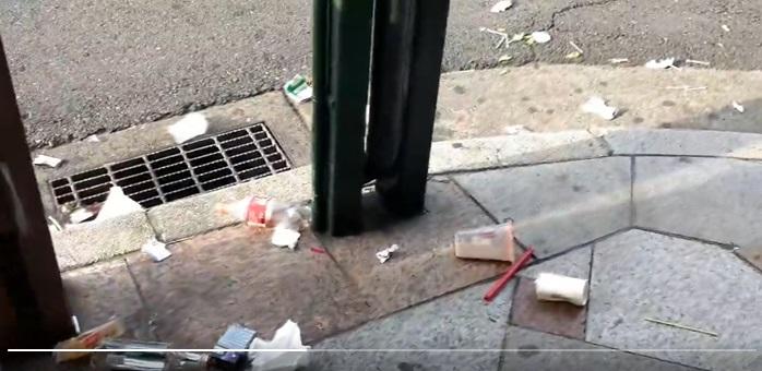 網民分享京都祇園街上滿布垃圾的影片。(互聯網)