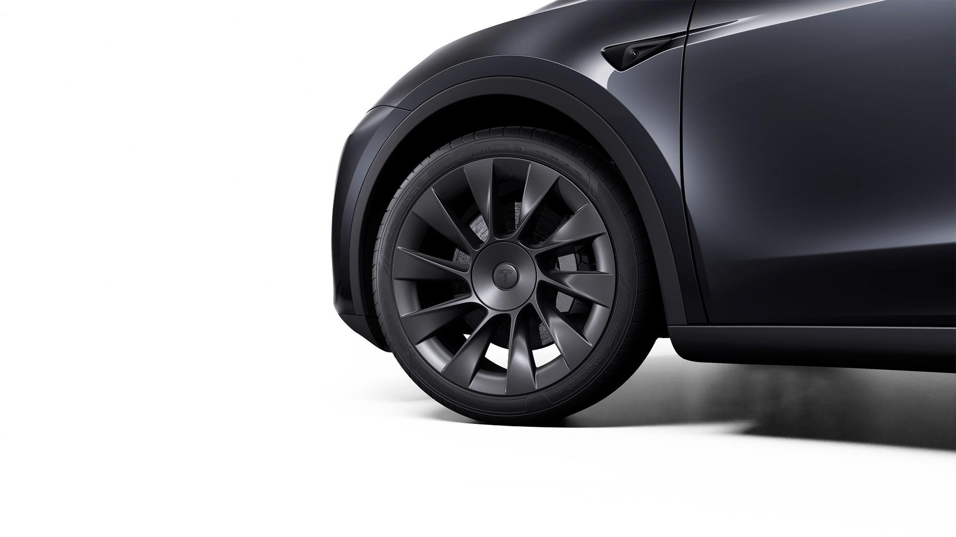 Model Y的新色神秘灰帶點深灰偏黑色。