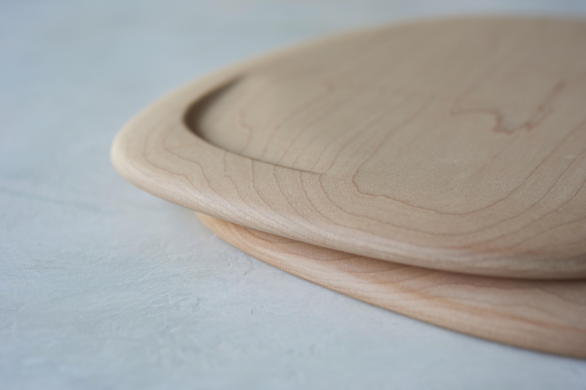 聯乘日本著名木製家具品牌 Karimoku Furnitures 研發了兩款產品,包括切割墊砧板和餐具托