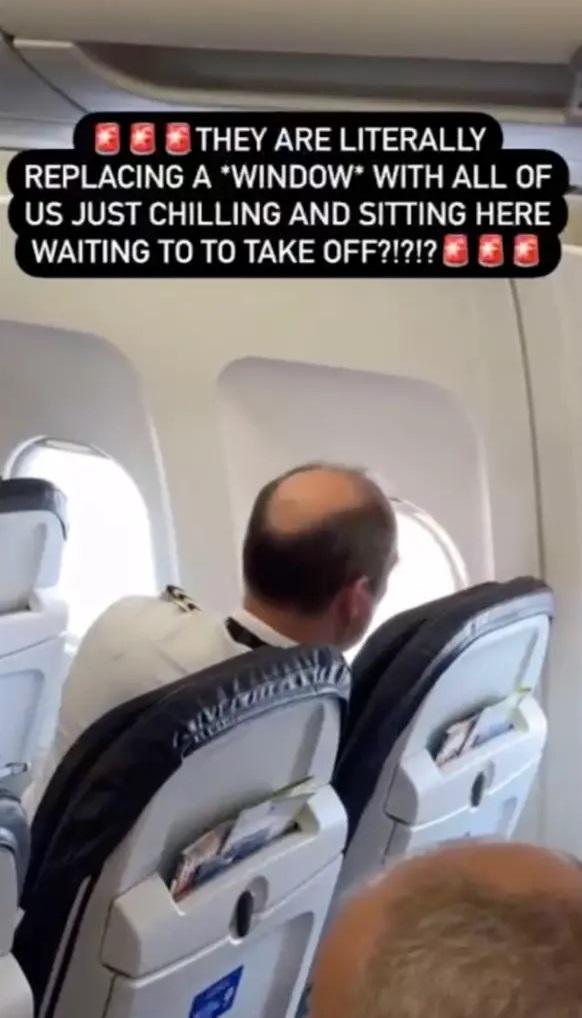 乘客拍到機師在起飛前仍在修理機艙窗口。(互聯網)