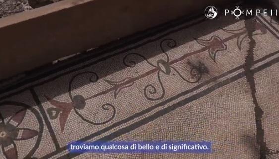 馬賽克地板幾乎完好如初。(互聯網)